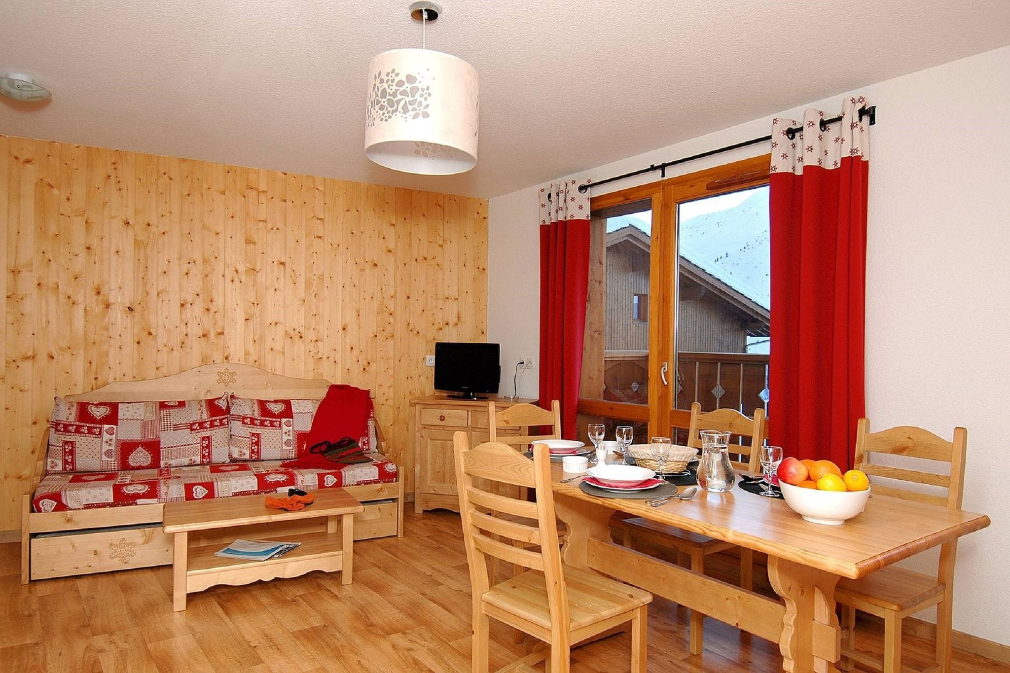 Rustic apartment with dishwasher, located in Valmeinie