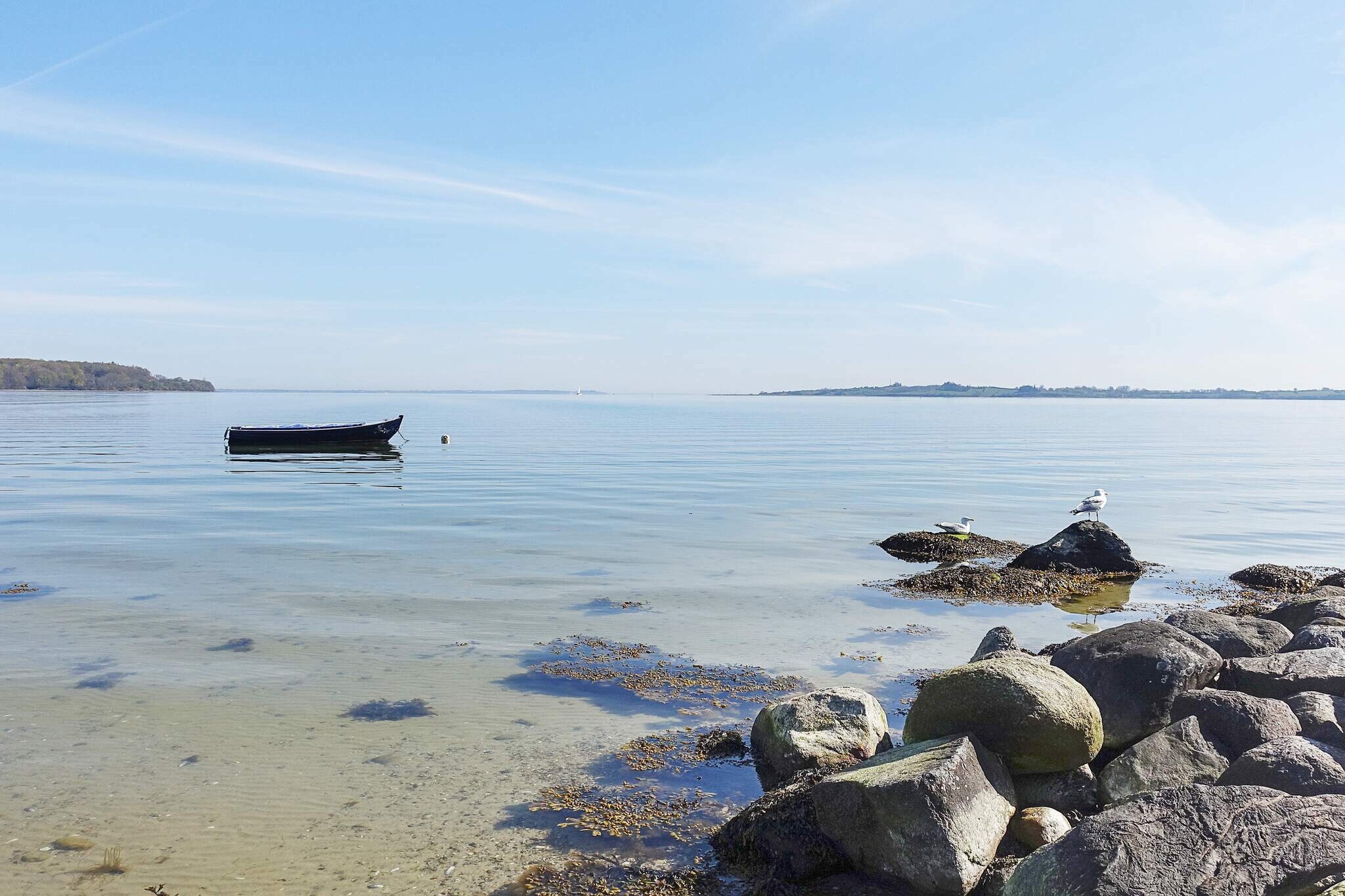 open kitchen(cooker(electric), hood, coffee machine, dishwasher, fridge-freezer), Living/bed room(TV(cable, german television channels, danish TV channels (DR1 and TV2)), DVD player, radio), bedroom(double bed), bedroom(2x single bed), bathroom(bathtub or shower, washbasin, toilet), heating(electric), terrace, garden, BBQ, swimming pool(shared with other guests, outside)