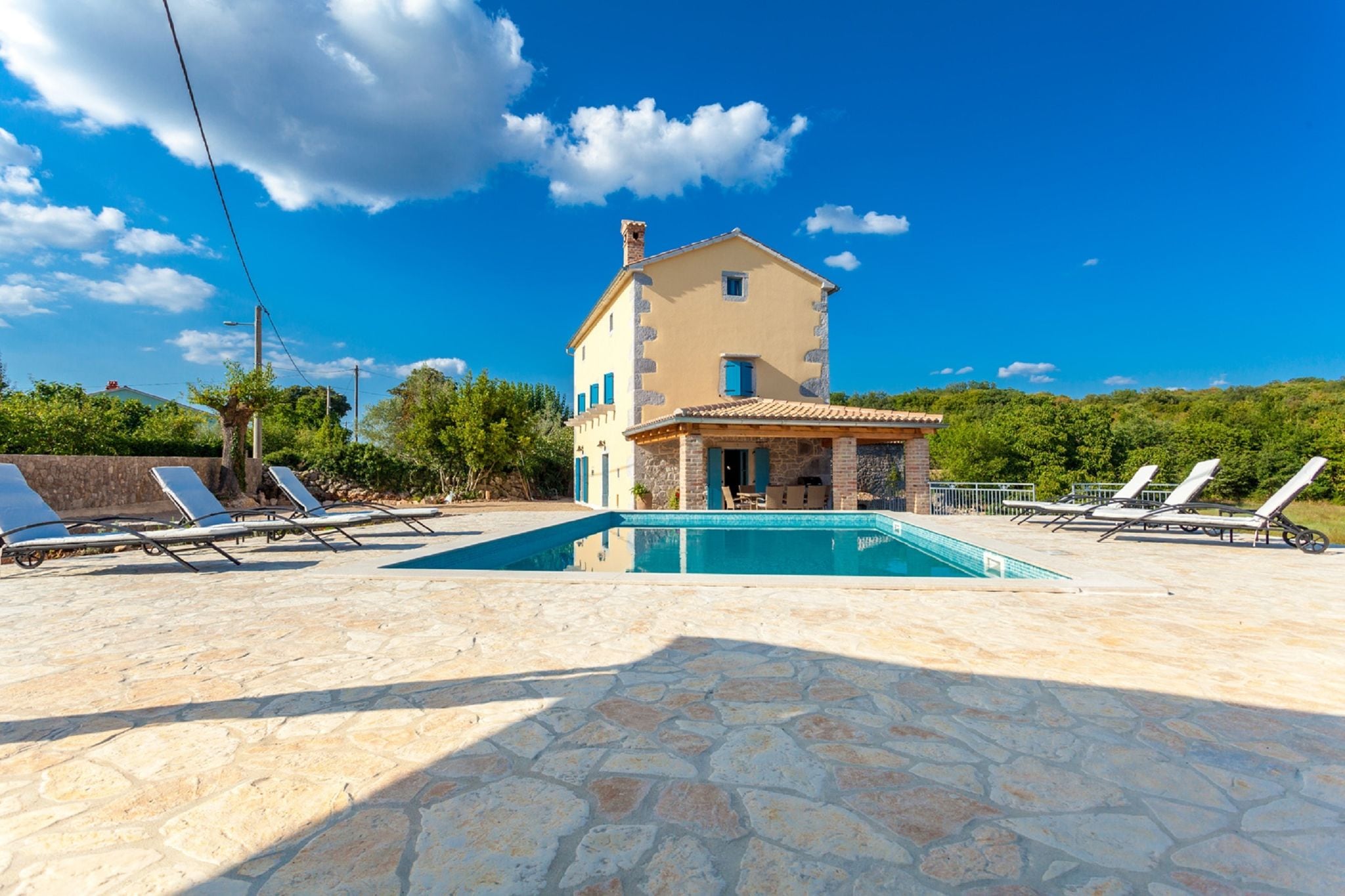 Gorgeous villa in Malinska with private pool