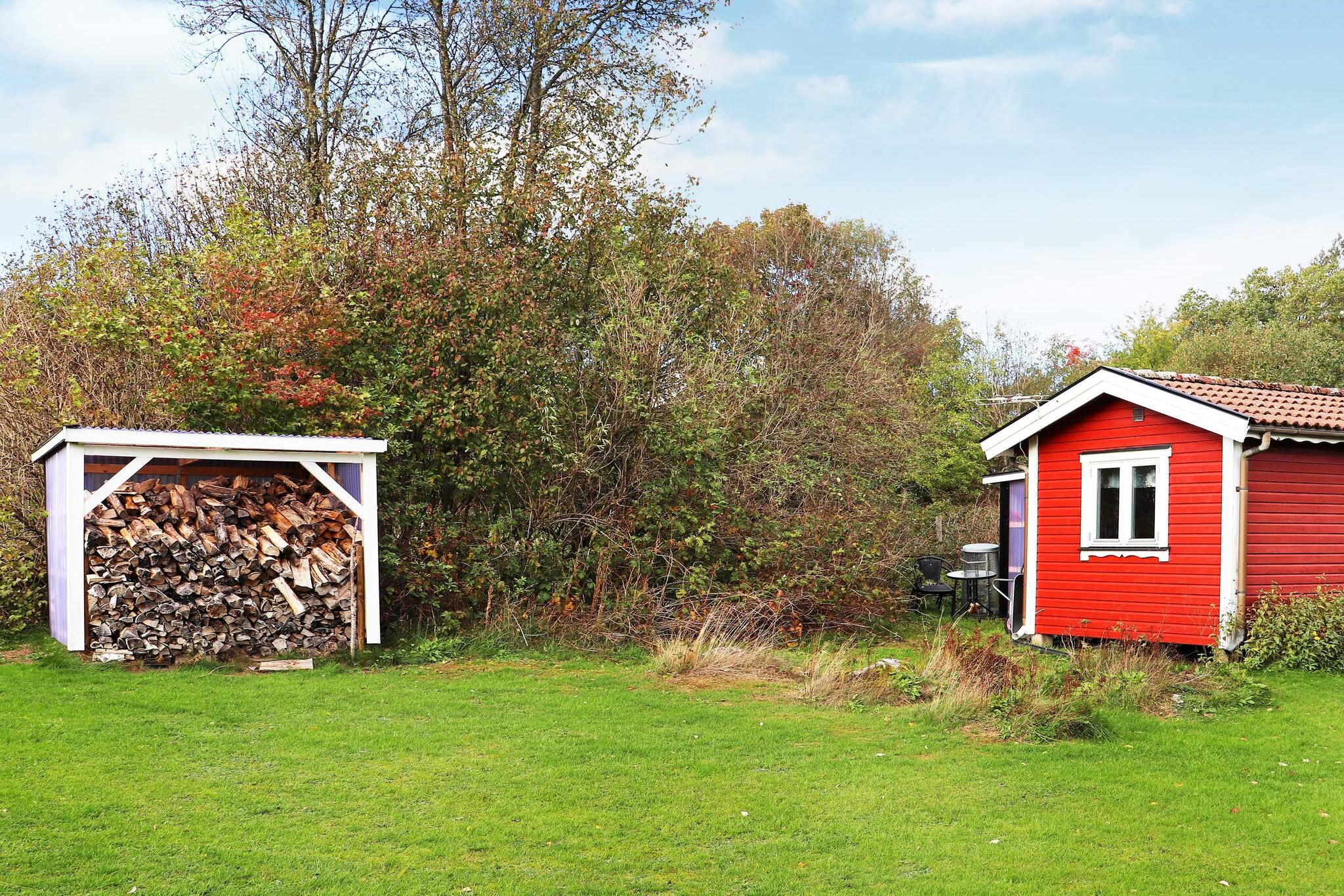 open kitchen(cooker(electric), hood, coffee machine, microwave, fridge-freezer, high chair), Living/bed room(double folding bed, TV(swedish TV channels), fireplace, DVD player, radio), bedroom(2x single bed), bathroom(washbasin, shower, toilet, washing machine), conservatory(garden furniture, BBQ), heating(electric), garden