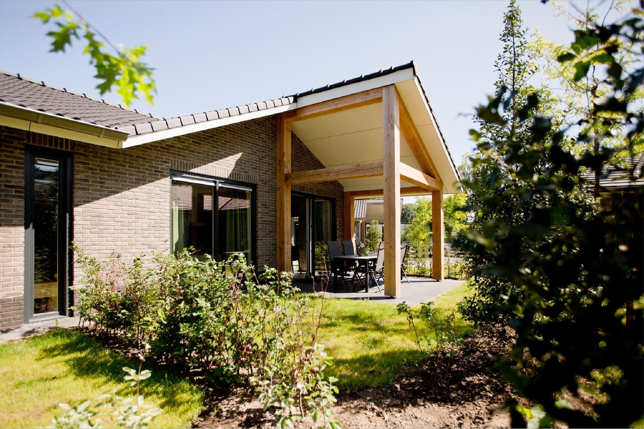 Joli bungalow avec terrasse couverte