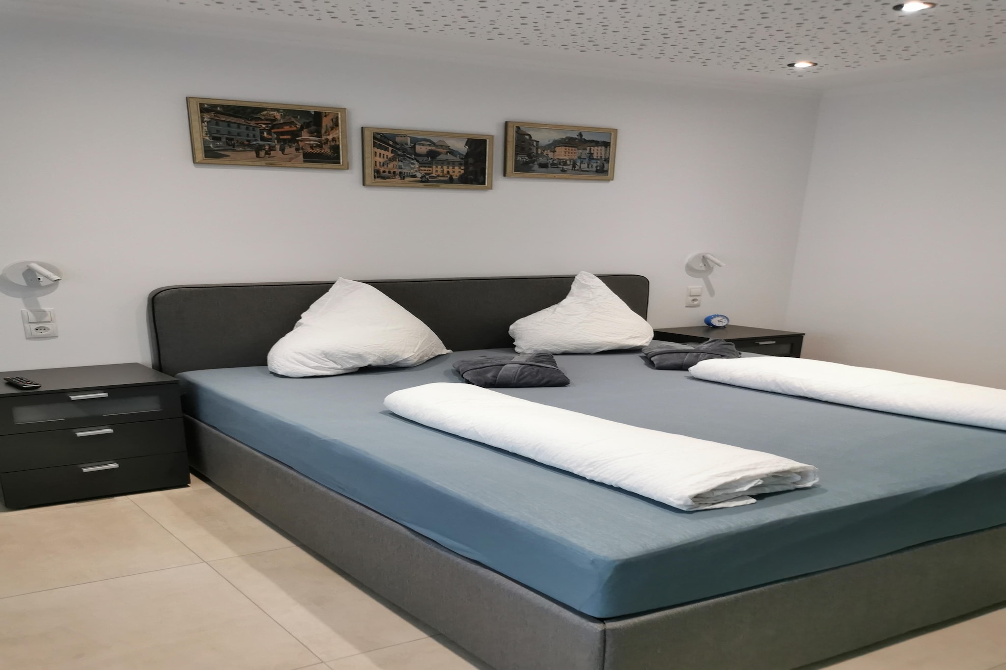 On the 1st floor: (Living room(double sofa bed, TV, balcony), open kitchen(hob(4 ring stoves, ceramic), electric kettle, coffee machine(filter), oven, microwave, dishwasher, fridge), bedroom(double bed), bathroom(shower, washbasin, toilet, hairdryer))\n\nBasement: (fitness room, ski storage)\n\nparking