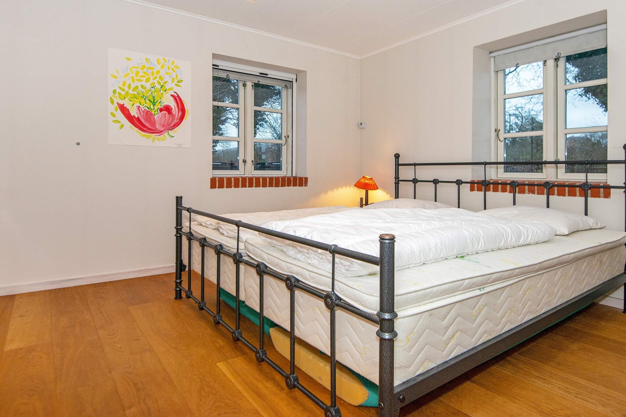 open kitchen(cooker(electric), hood, coffee machine, microwave, dishwasher, fridge, freezer(100-139L)), Living/bed room(TV(cable), radio, high chair), bedroom(double bed, children\'s bed), bedroom(double bed, 2x bunk bed), bathroom(floor heating)(tumble dryer, bathtub or shower, washbasin, toilet, washing machine), bathroom(bathtub or shower, washbasin, toilet), terrace, terrace(roofed), garden, BBQ, play equipment, football goal, fish cleaning table