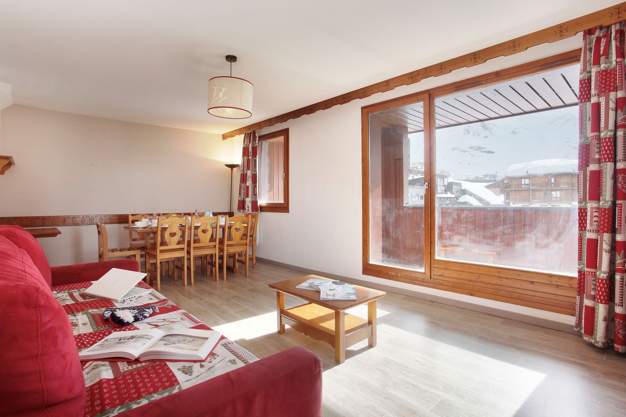 Apartment with a balcony or terrace near the ski slopes