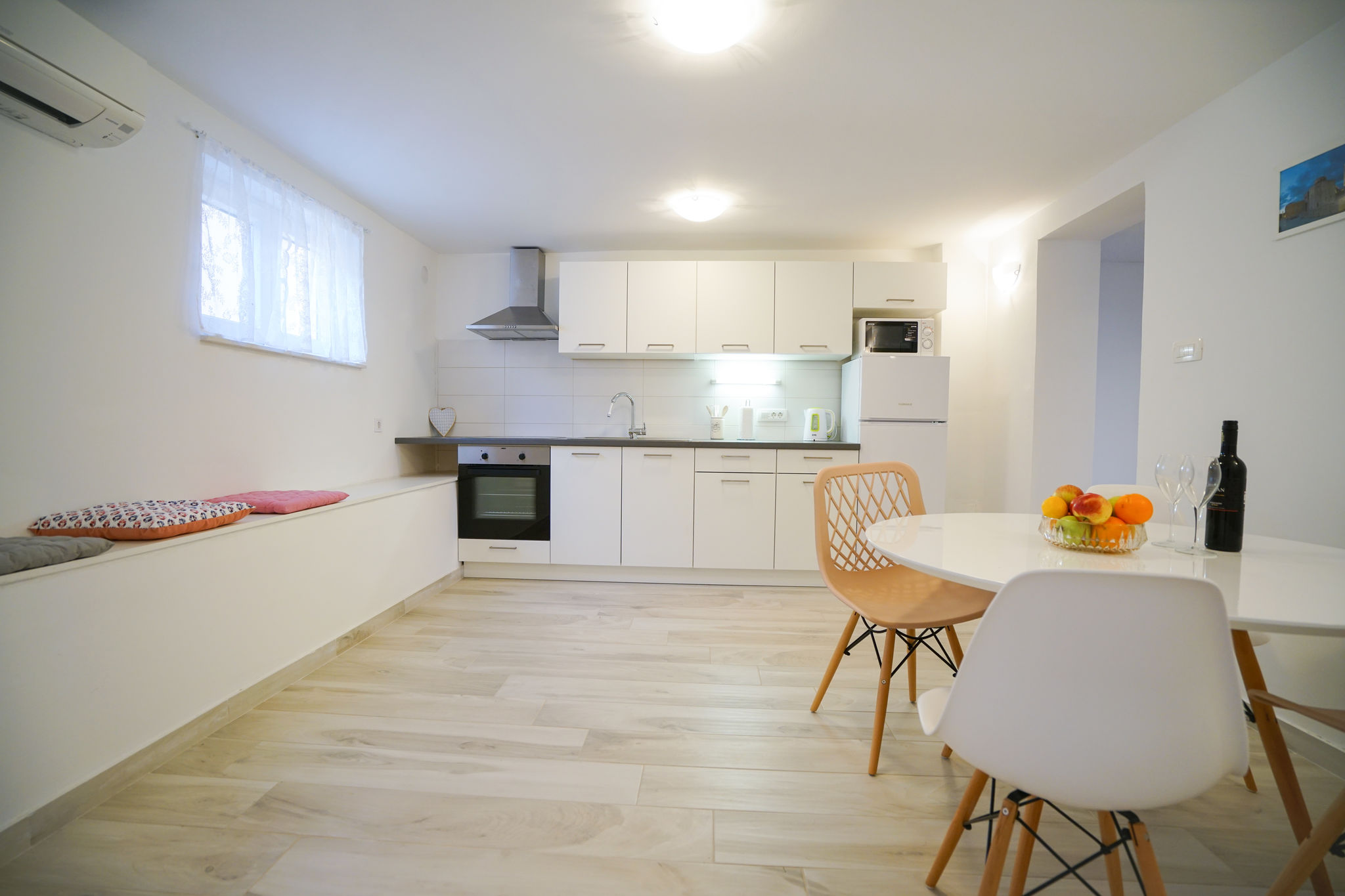 Modern and bright apartment with private terrace 2.5 km away from Zadar old town