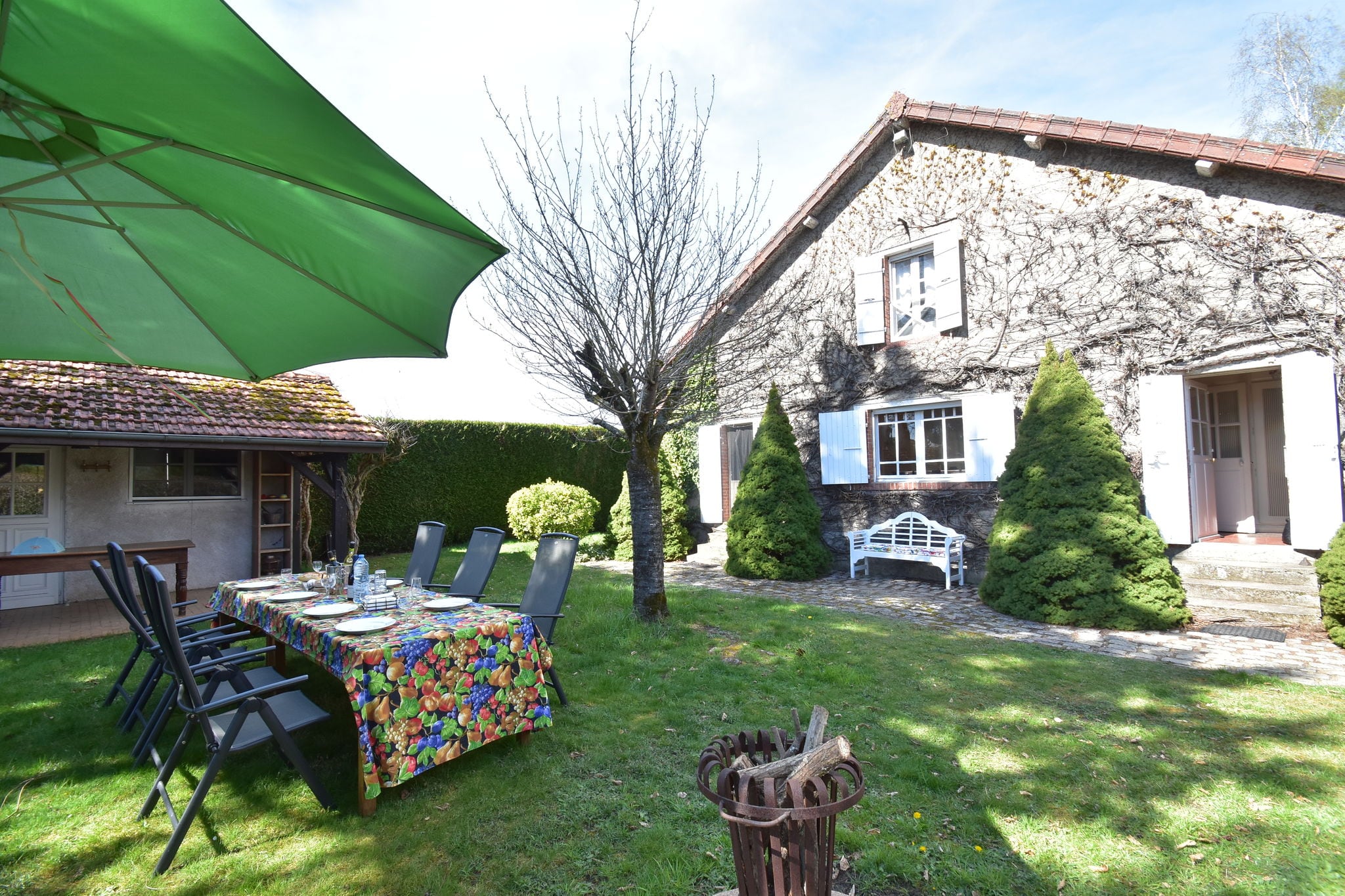 Wunderschöne Villa in Burgund mit Swimmingpool