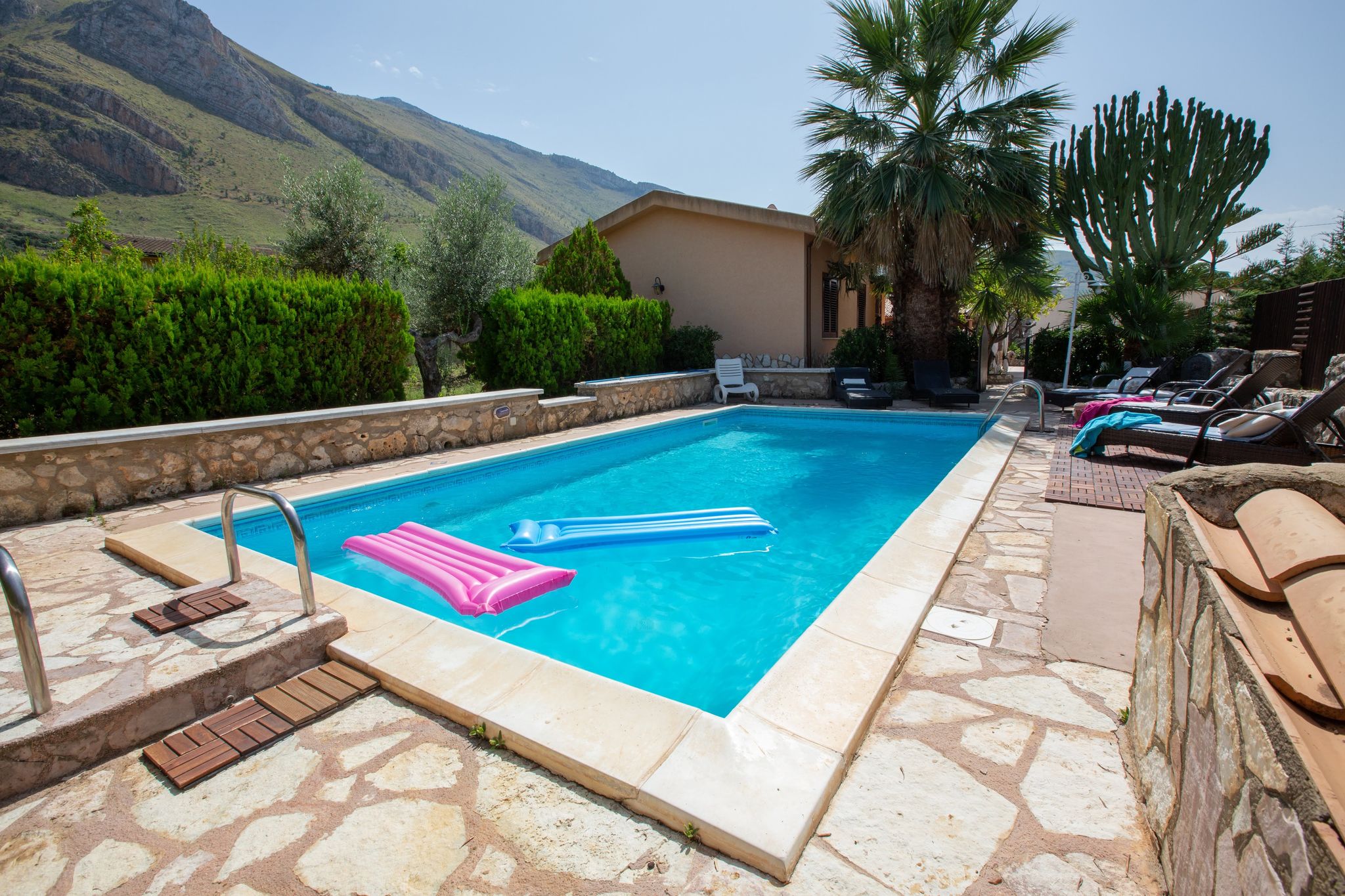 Sfeervolle villa in Castellammare del Golfo met privézwembad