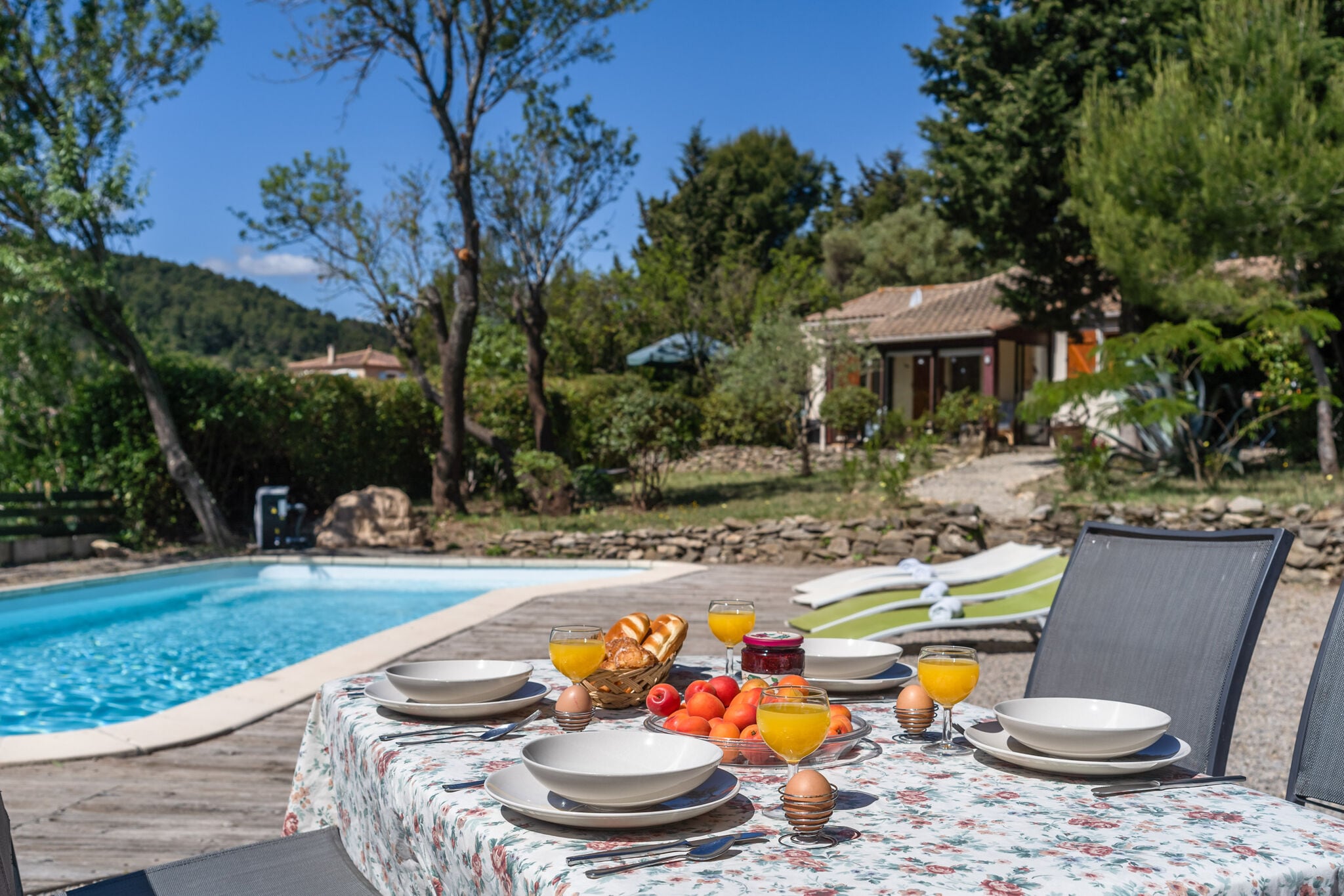 Majestic Villa in Montbrun with Private Heated Pool