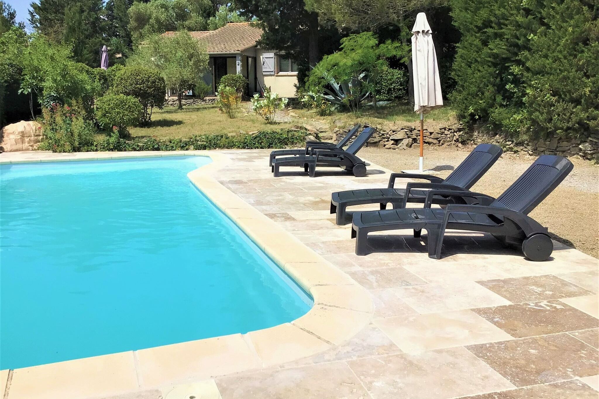 Charmante maison de vacances à Montbrun avec piscine privée