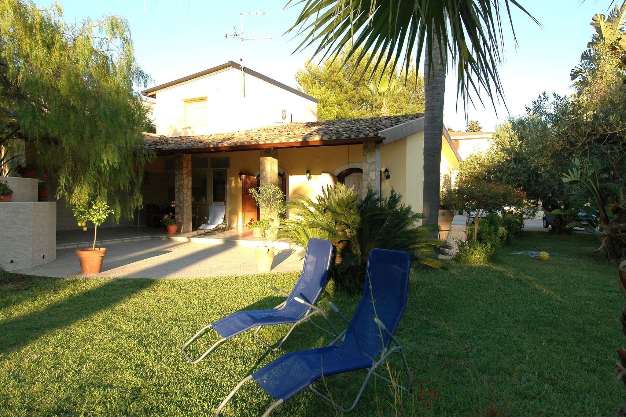 Holiday home with private pool, only 500m from the beach
