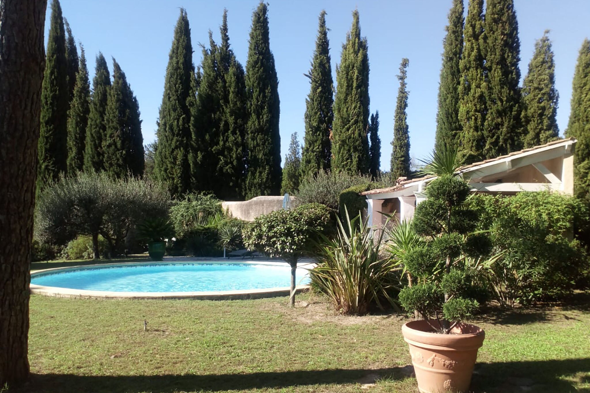 Karakteristieke villa met privézwembad dichtbij centrum Nîmes