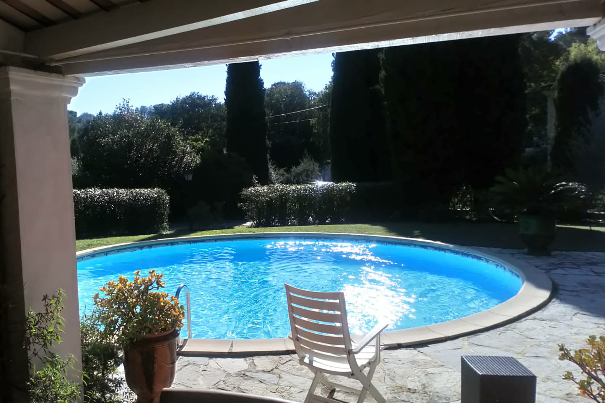 Characteristic villa with private swimming pool close to the center of Nimes