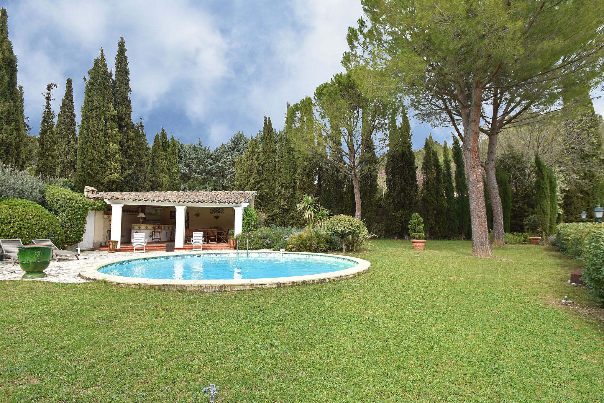 Moderne Villa in Nîmes mit eigenem Swimmingpool