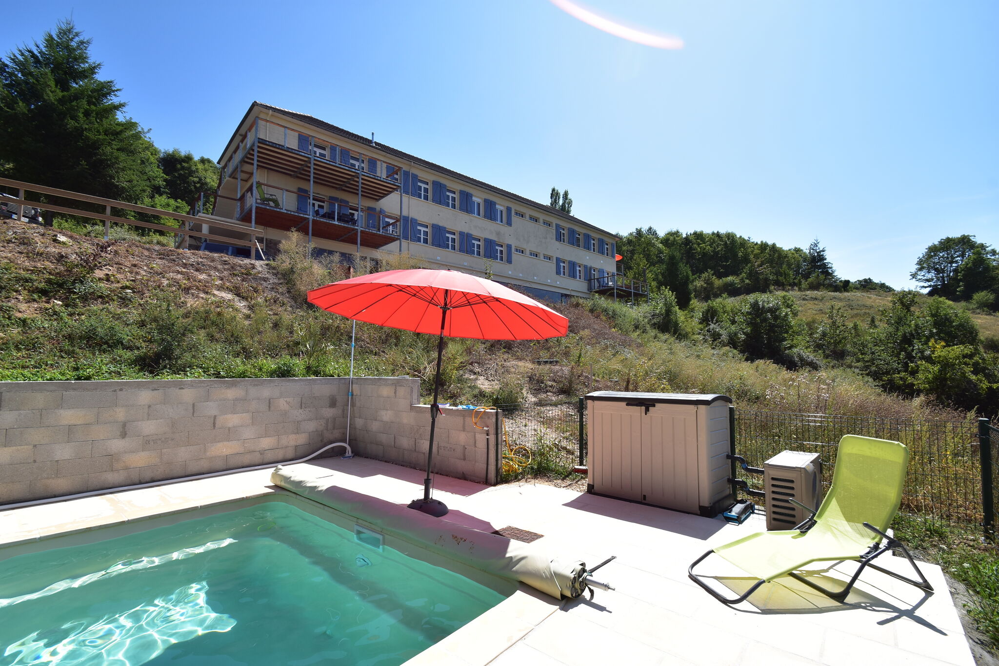 Moderne vakantiewoning met weids uitzicht  en gedeeld  (verwarmd) zwembad