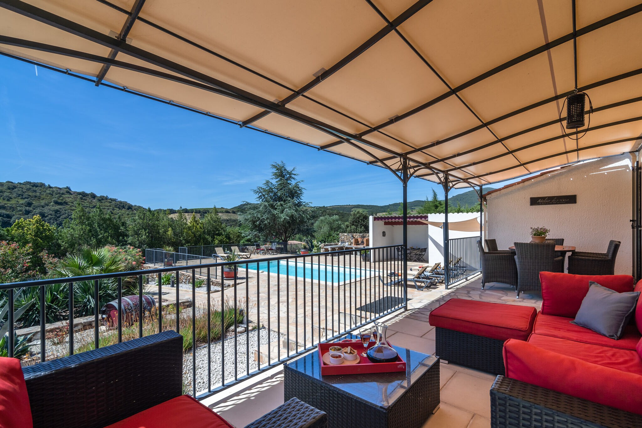 Belle villa avec piscine privée chauffée, située à Roquebrun