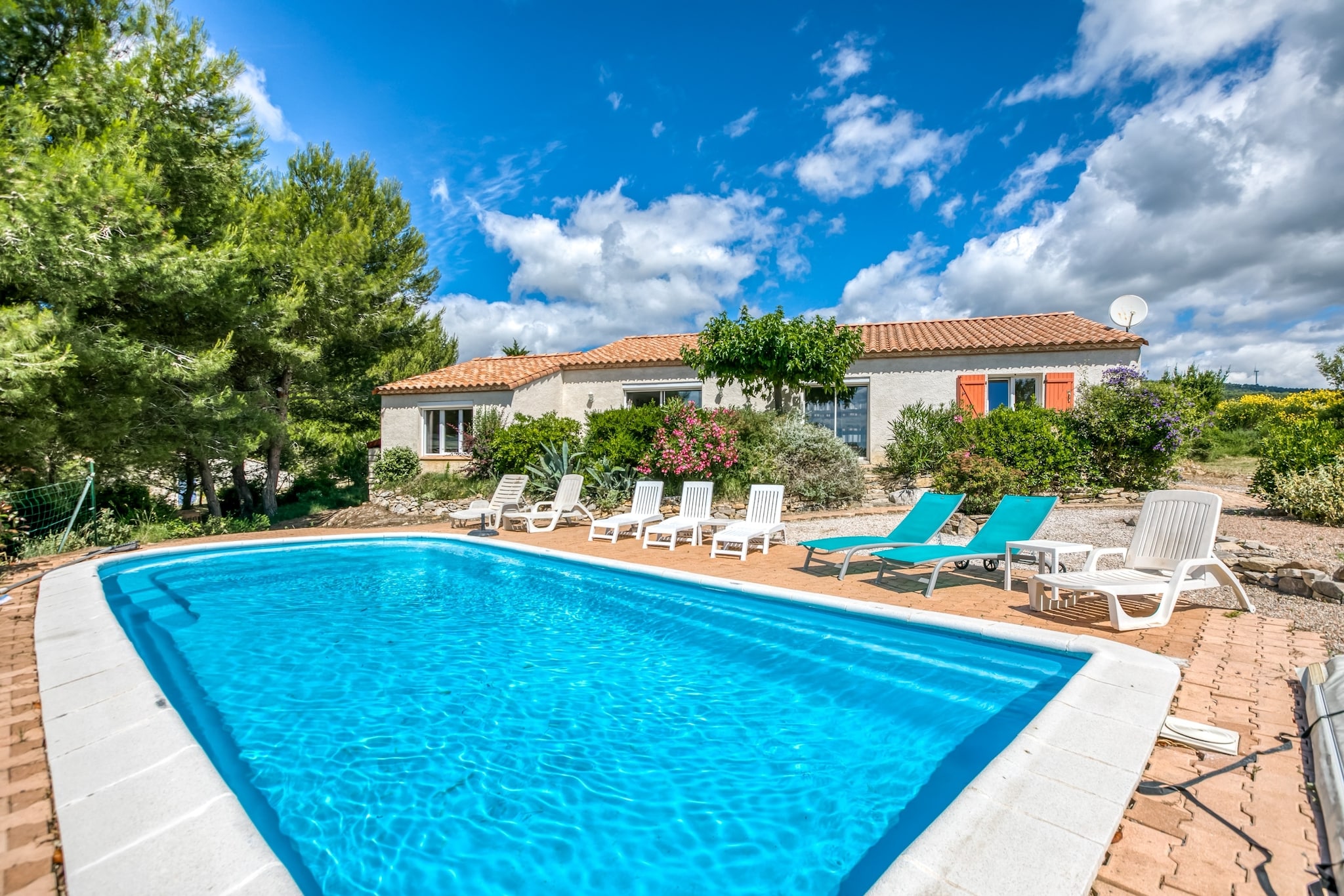Spacious villa with pool in Le Canet