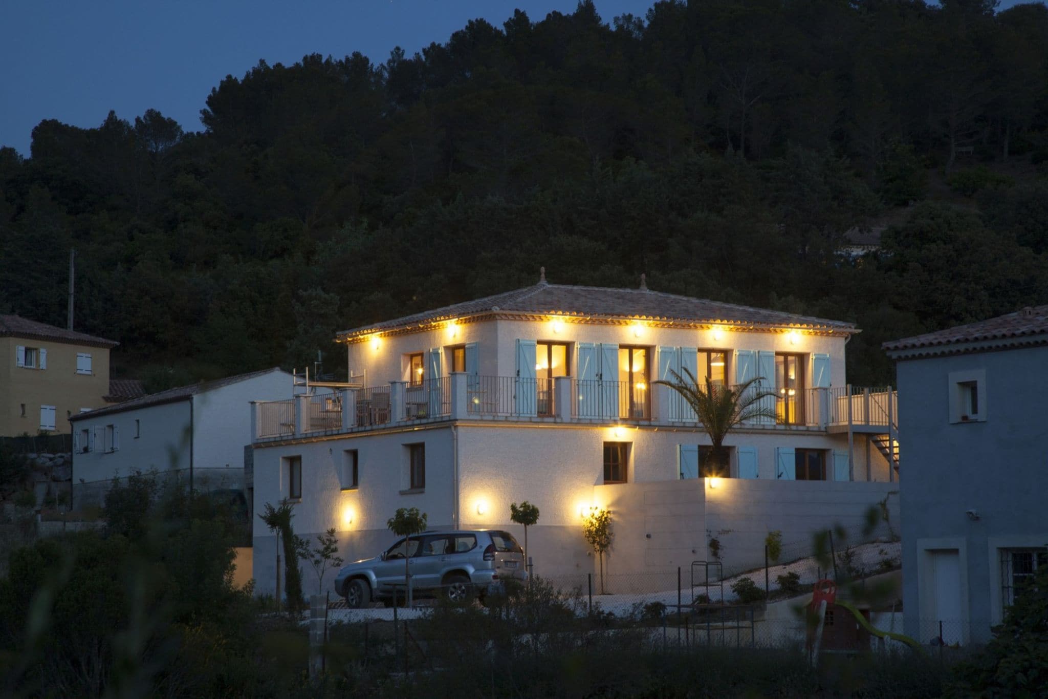 Villa moderne avec piscine privée située à Roquebrun