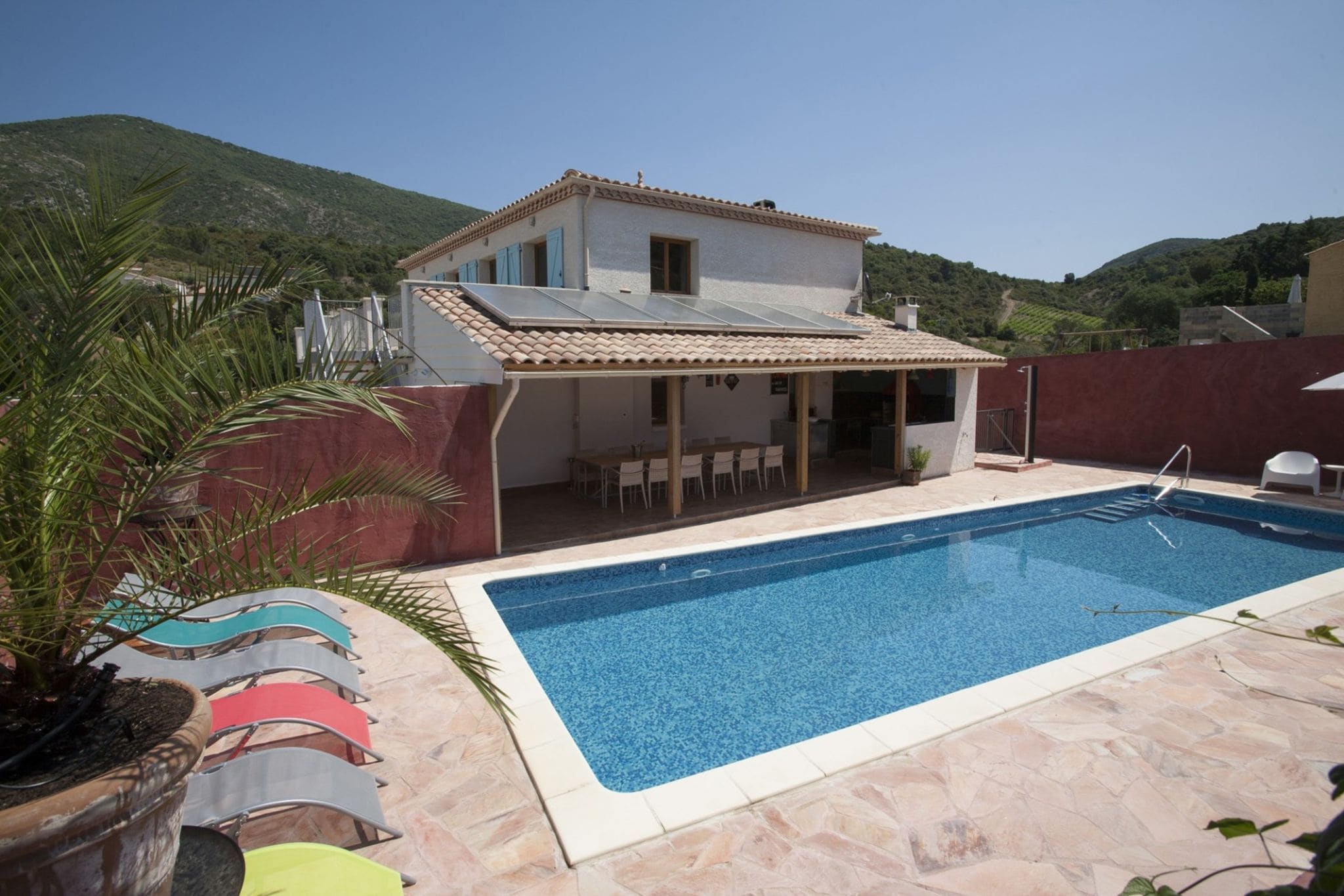 Villa moderne avec piscine privée située à Roquebrun