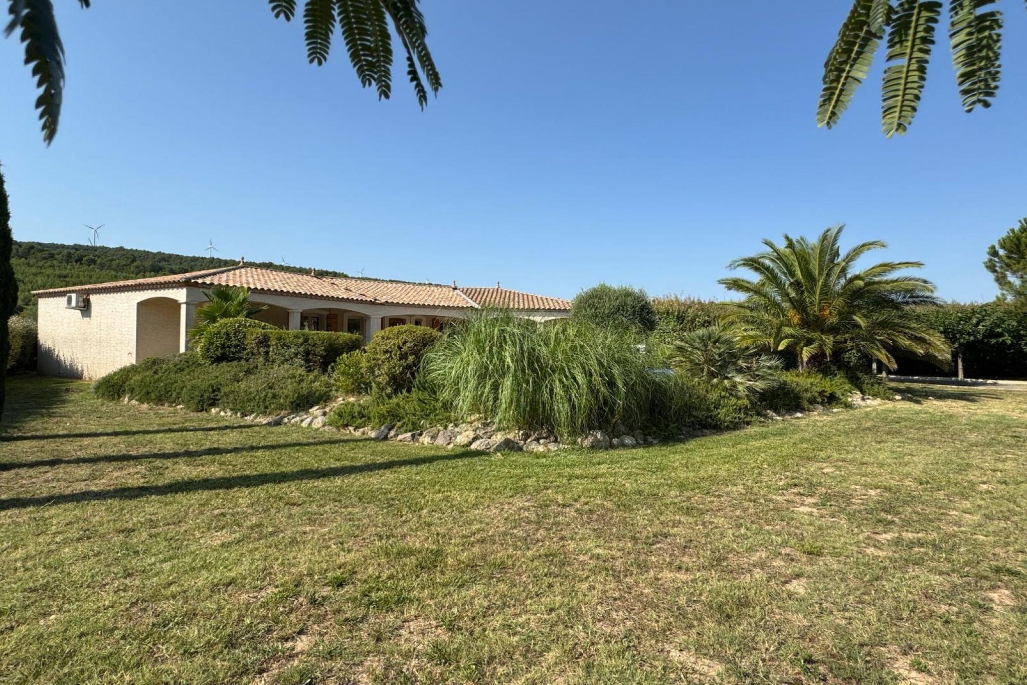 Villa l'Olivier - Garten Sommer