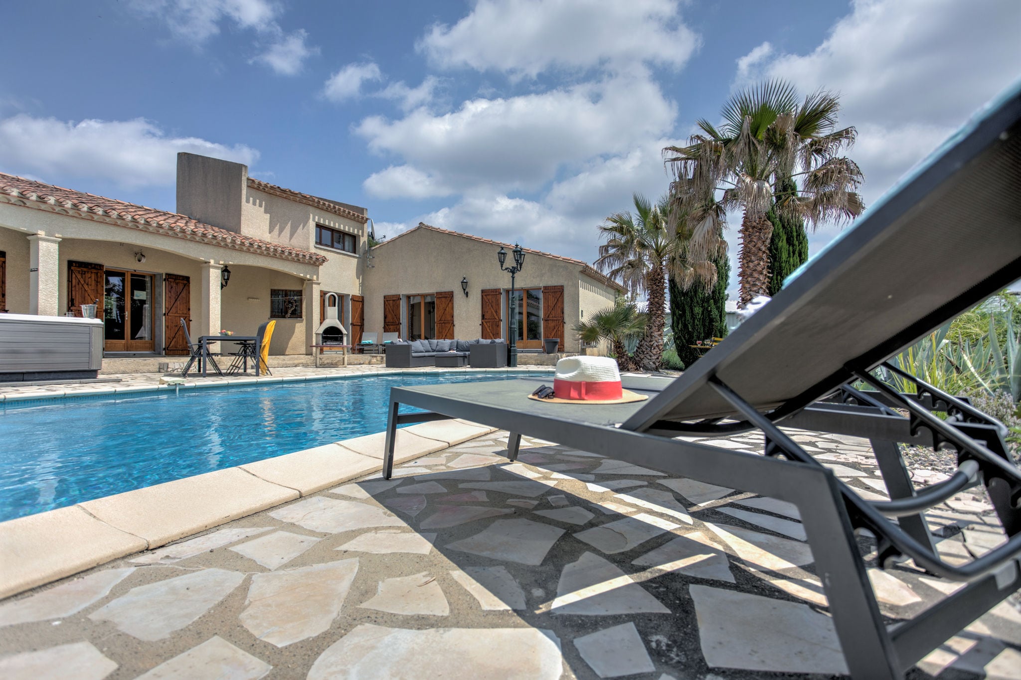 Modern Villa in Felines-Minervois with Private Swimming Pool