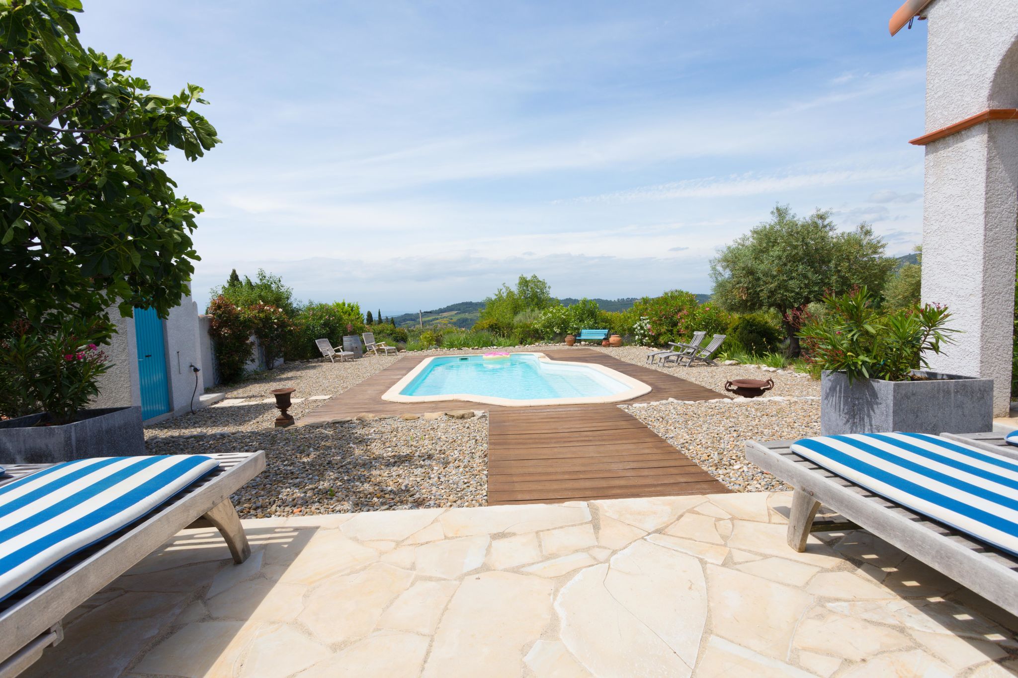 Royale villa in Camplong met een privézwembad en bubbelbad