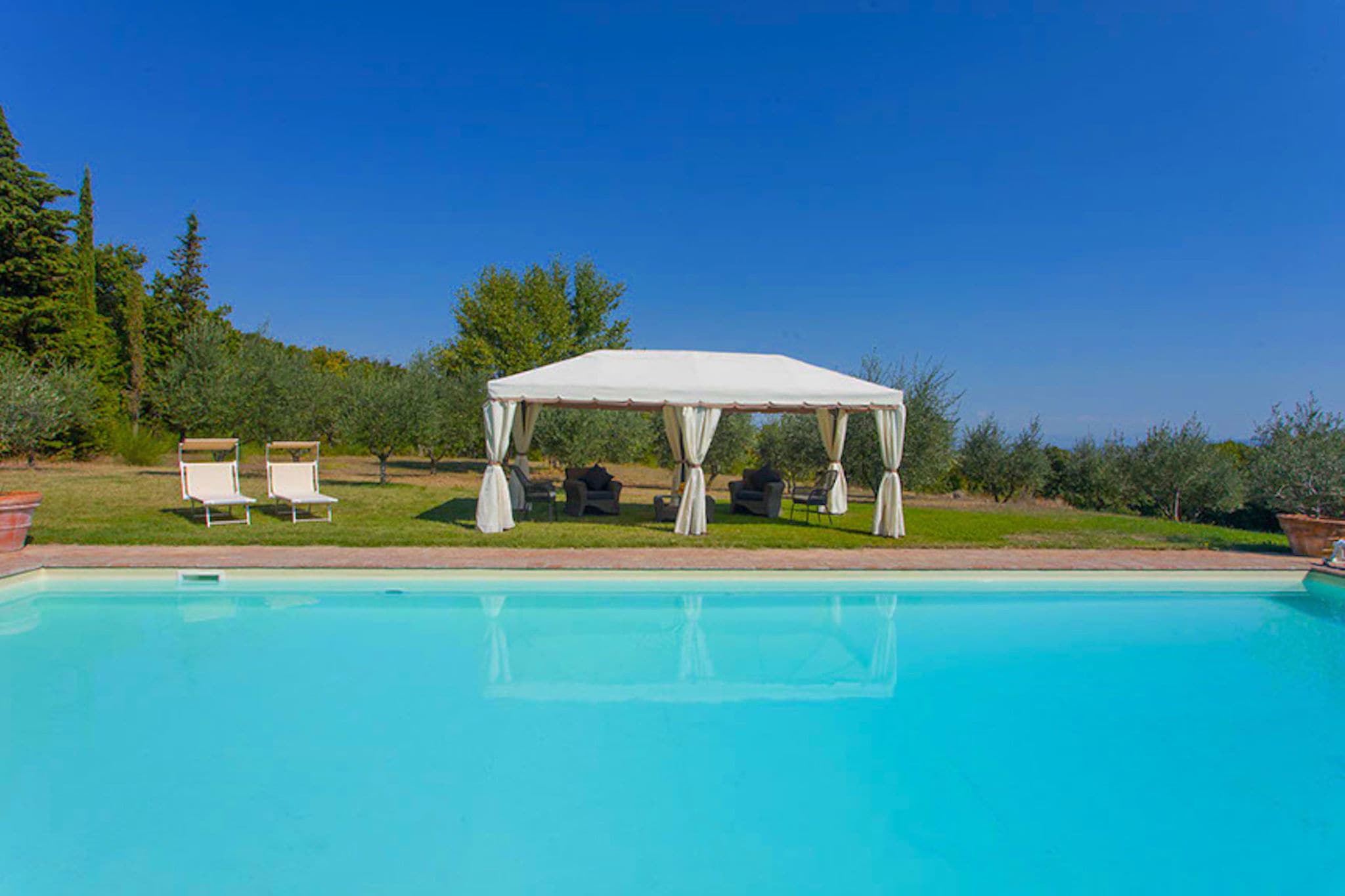 Pittoreske villa op de helling van Monte Cetona met zwembad