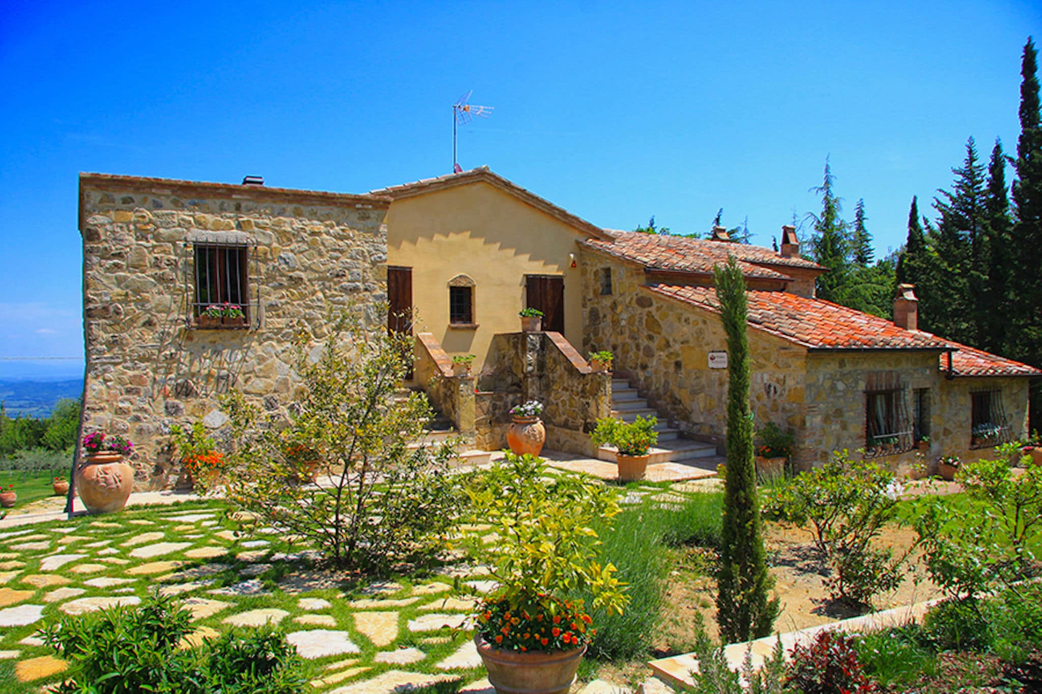 Pittoreske villa op de helling van Monte Cetona met zwembad