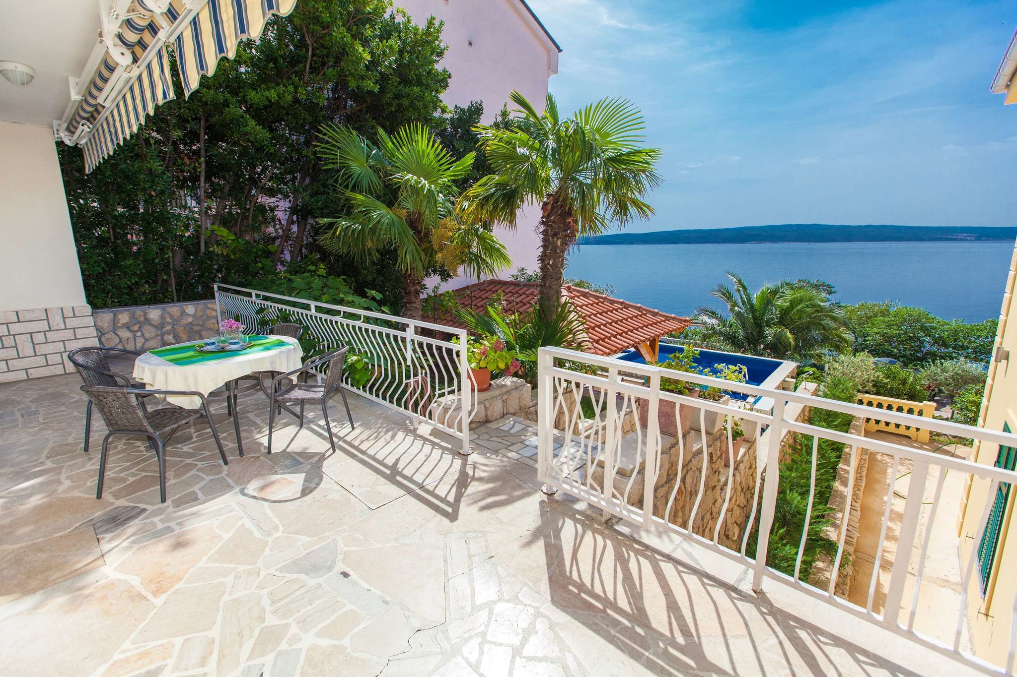 Maison de vacances moderne à Dramalj avec vue sur la mer