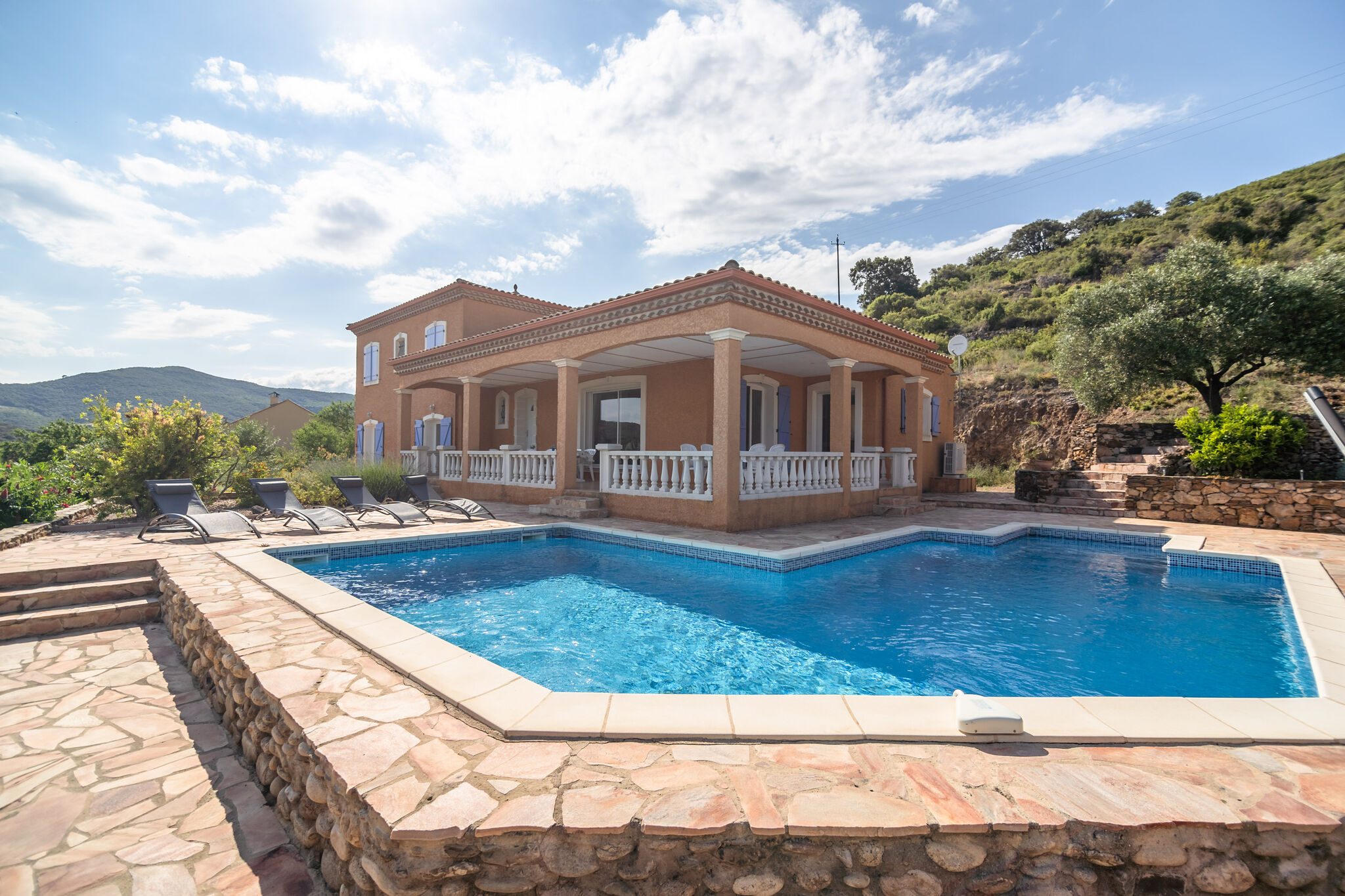 Charmante villa in Roquebrun met privézwembad