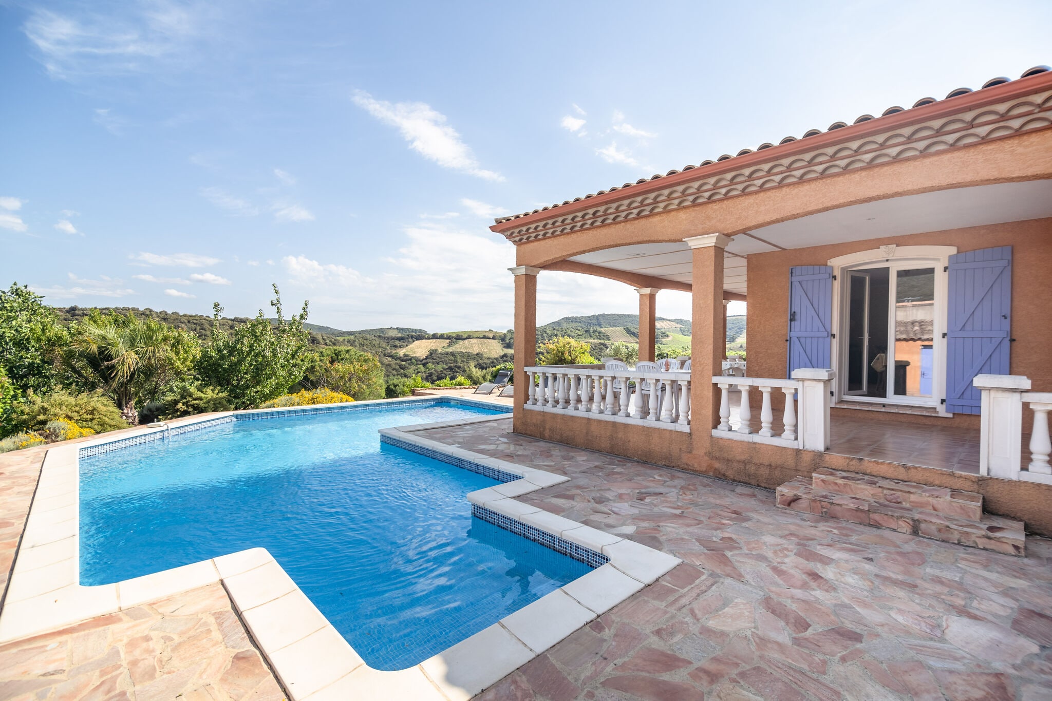 Villa confortable à Roquebrun avec piscine