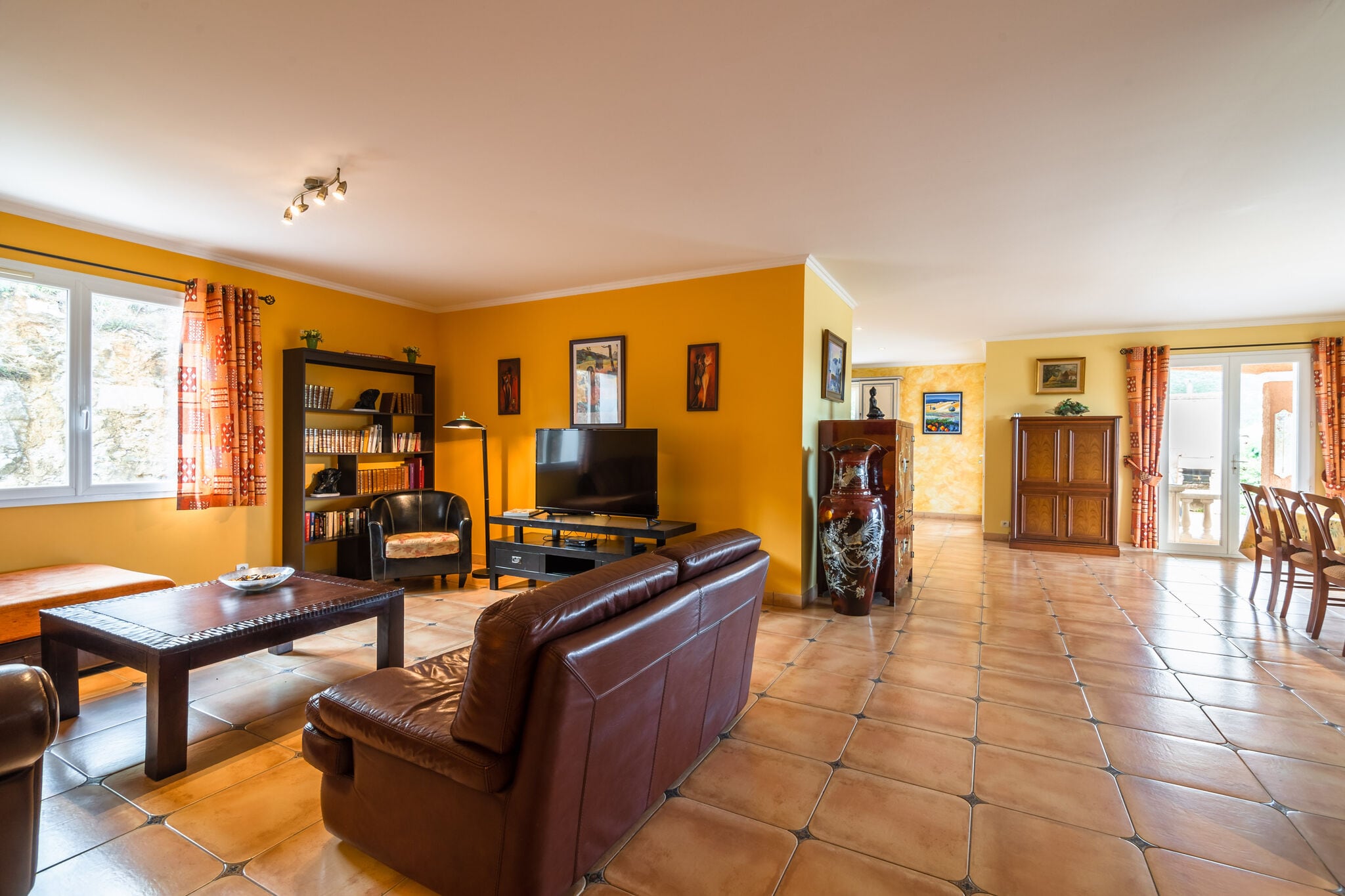 Cozy Villa in Roquebrun with Swimming Pool