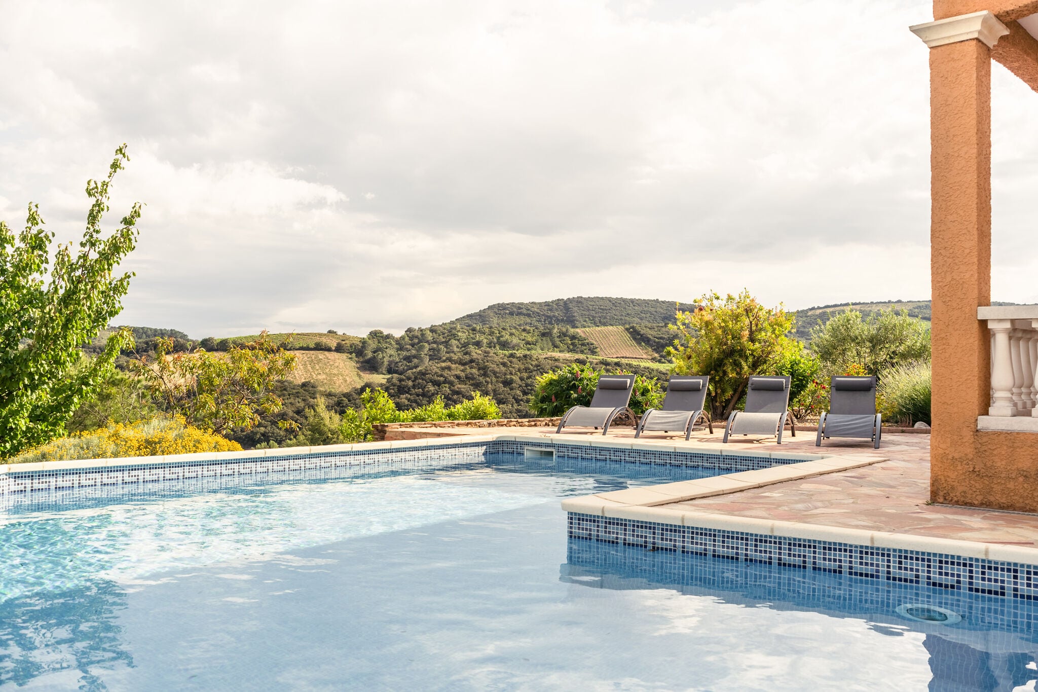 Charmante villa in Roquebrun met privézwembad