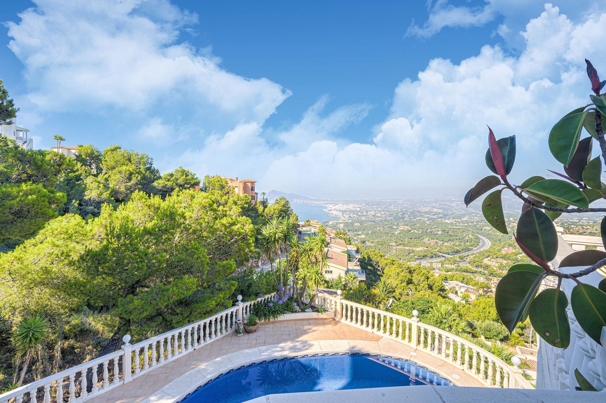 Villa with exceptional panoramic views, private pool in Altea Hills