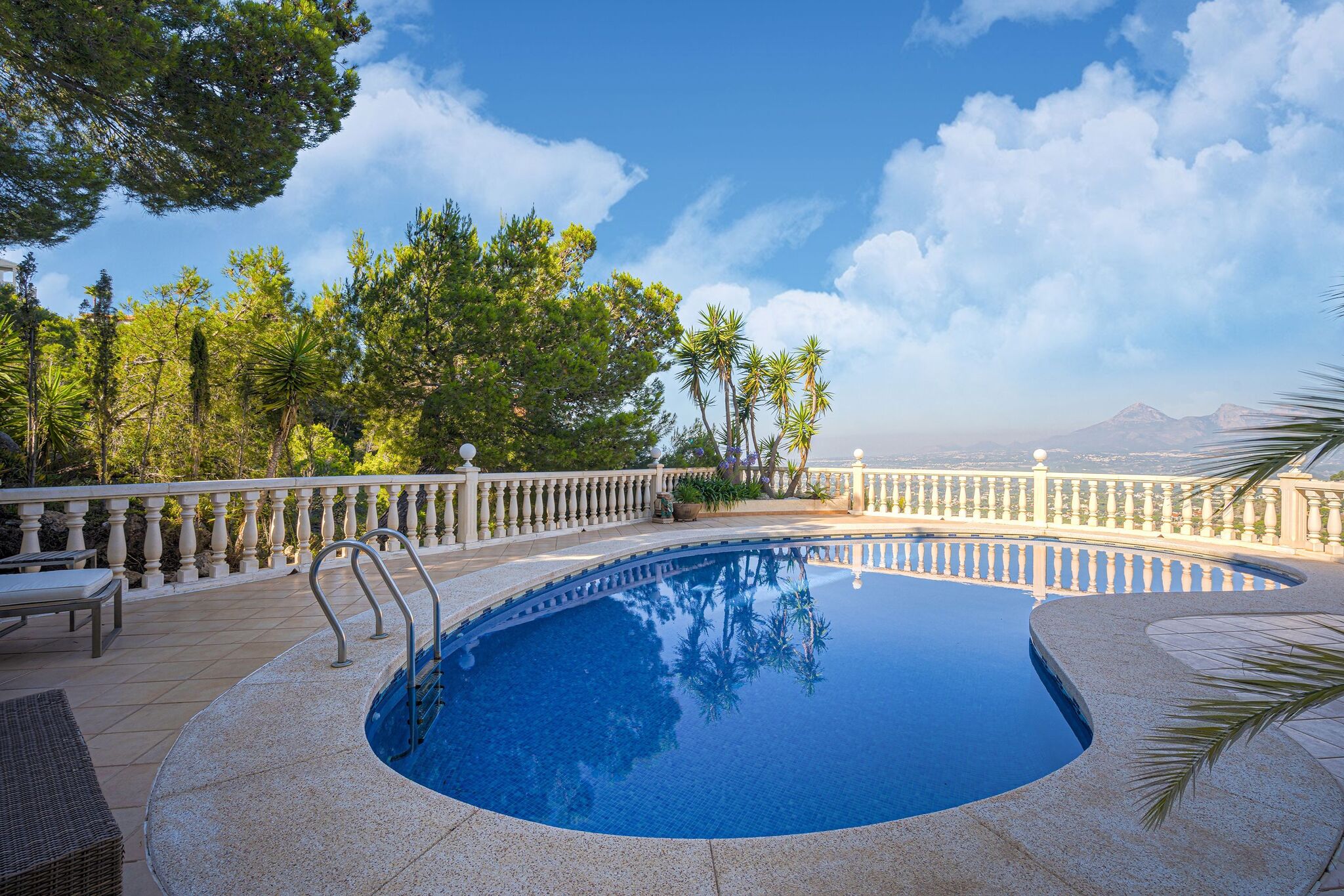 Villa with exceptional panoramic views, private pool in Altea Hills