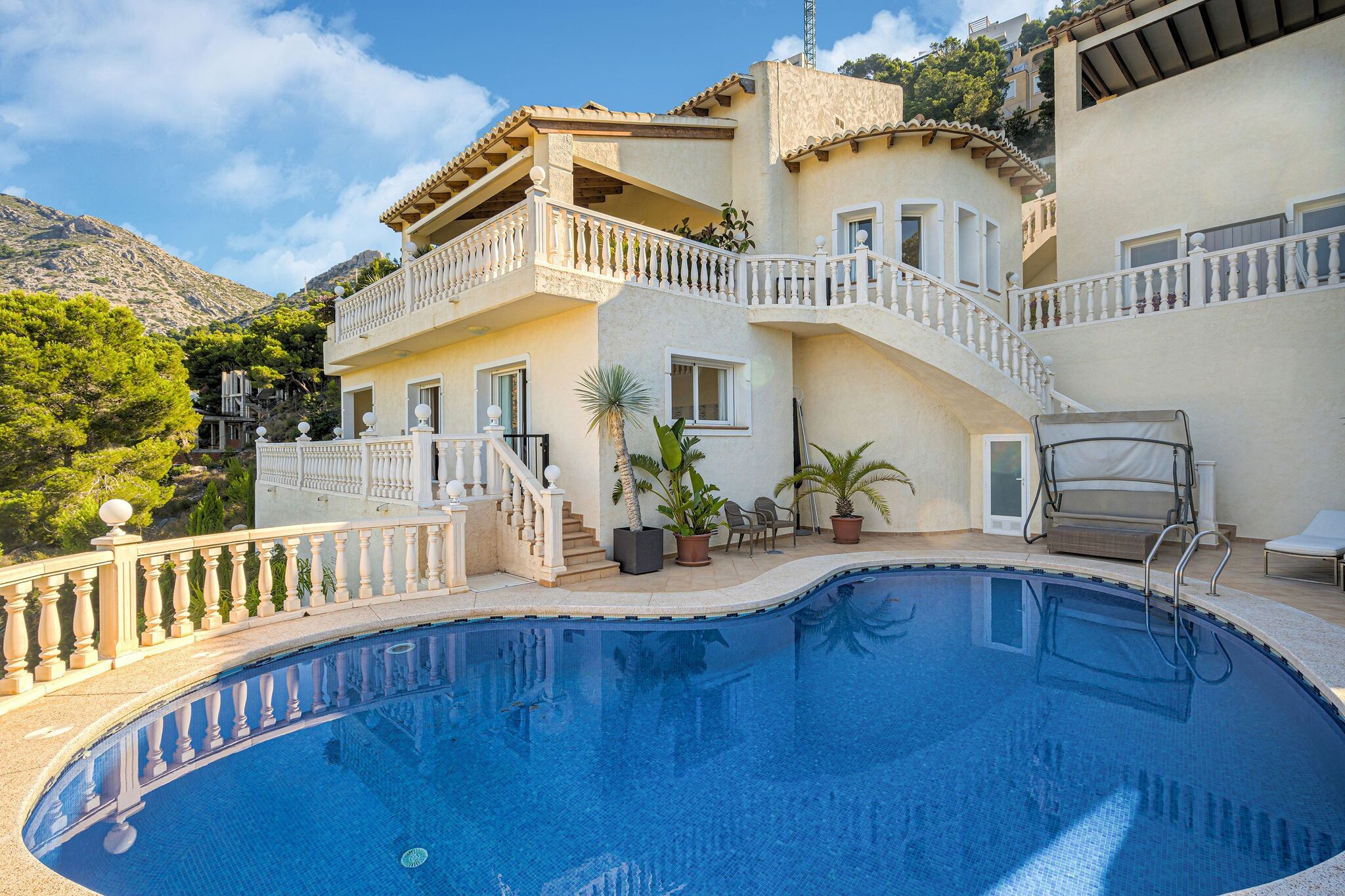 Luxuriöse Villa mit privatem Pool am Meer in Altea