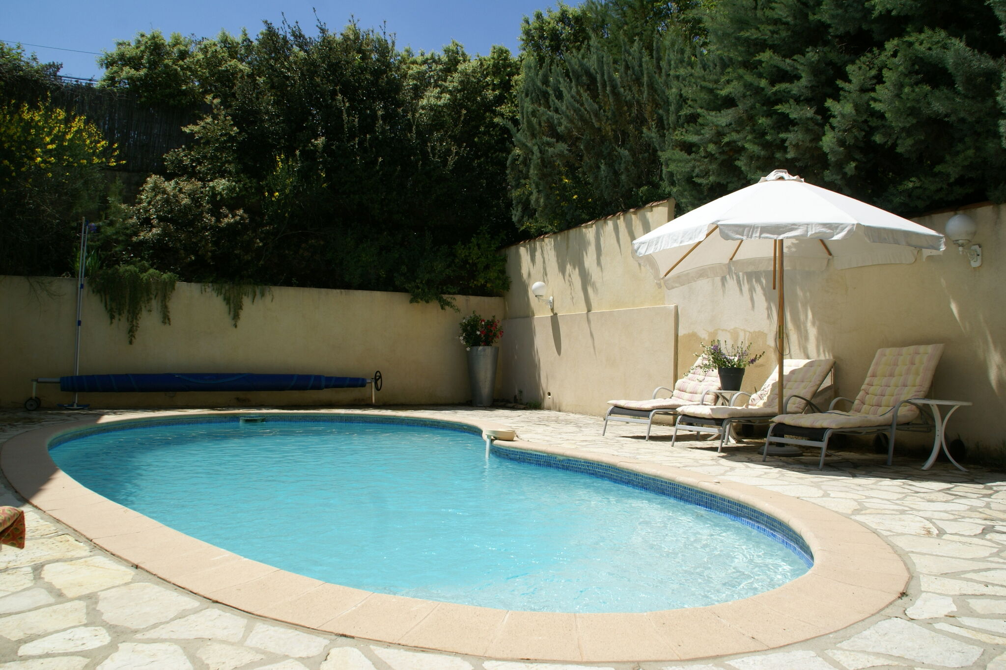 Sfeervolle villa in Lorgues met privézwembad en omheinde tuin