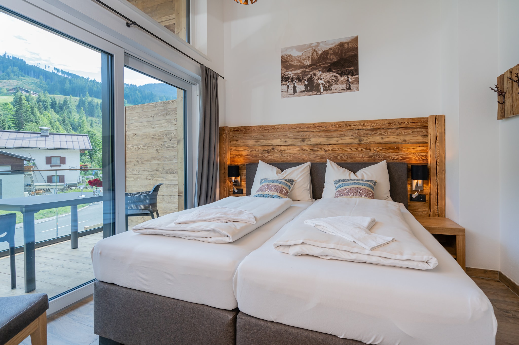 Ground floor: (Living room(TV), open kitchen(cooker, oven, fridge-freezer), bedroom(double bed, TV), bathroom(shower, washbasin, toilet), garage, terrace)\n\nOn the 1st floor: (bedroom(2x bunk bed, TV), bedroom(double bed, TV), Bedroom with bathroom(bunk bed, shower, washbasin, toilet, balcony), bathroom(shower, washbasin, toilet))\n\nBasement: (sanitary facility(tumble dryer, washing machine), relaxation area(shower, sauna, toilet, deckchairs), ski storage(ski boot heaters))\n\nterrace, garden, parking, children\'s bed, high chair