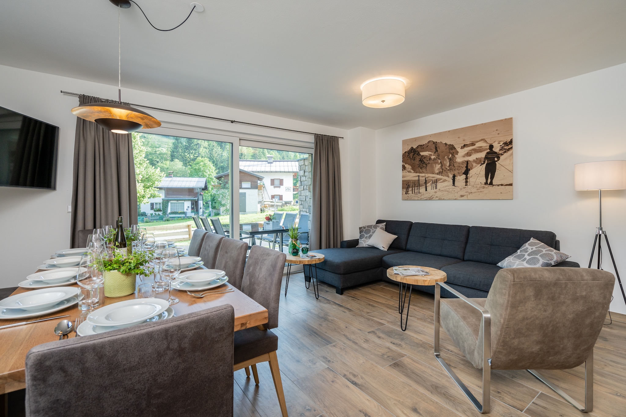 This beautiful and, above all, luxurious premium chalet for a maximum of 10 people is located in the popular Mühlbach am Hochkönig in Salzburgerland, a short distance from the center and the lifts of the Hochkönig ski area and with a beautiful view of the surrounding mountain landscape.

The chalet consists of two semi-detached houses, of which you live alone in the right half of the house. Due to the large area spread over three floors, it is an ideal holiday home for friends or families. On the ground floor there is the living room with an open kitchen. From here you have direct access to the large terrace with the garden. Here you will also find the first bedroom with bathroom. On the first floor there are three large bedrooms, one of which has an en-suite bathroom. There is a second bathroom for the other 2 bedrooms. In addition, this chalet has a relaxation/rest area with sauna, a ski room, washing machine and dryer and sufficient parking space.

Mühlbach am Hochkönig is an attractive holiday destination not only in winter, but at any time of the year. Many options for mountain bikers, hikers, paragliders, riders and of course those seeking peace and quiet can be found in the immediate vicinity. Winter needs no further explanation. The large, modern ski area Ski Amade Hochkönig between Dienten, Maria Alm and Mühlbach with 120 kilometers of slopes and 34 lifts is located in the immediate vicinity of the chalet.

In summer, the Mühlbach outdoor pool offers lots of swimming fun! There are plenty of shops for your daily needs right in town as well as a good selection of restaurants. You can reach the state capital Salzburg in about 1.5 hours by car.



