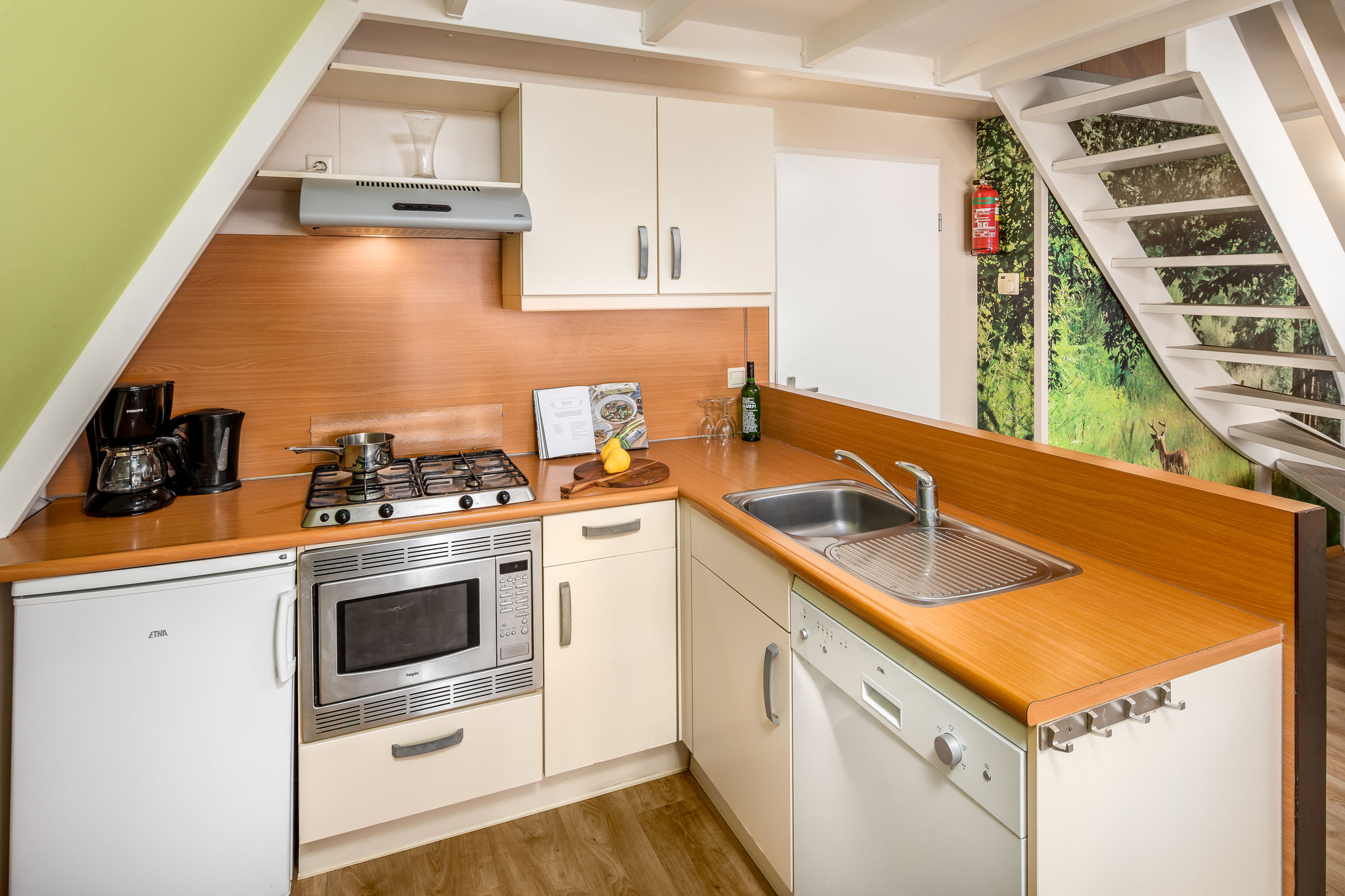 Restyled bungalow with dishwasher, in natural surroundings