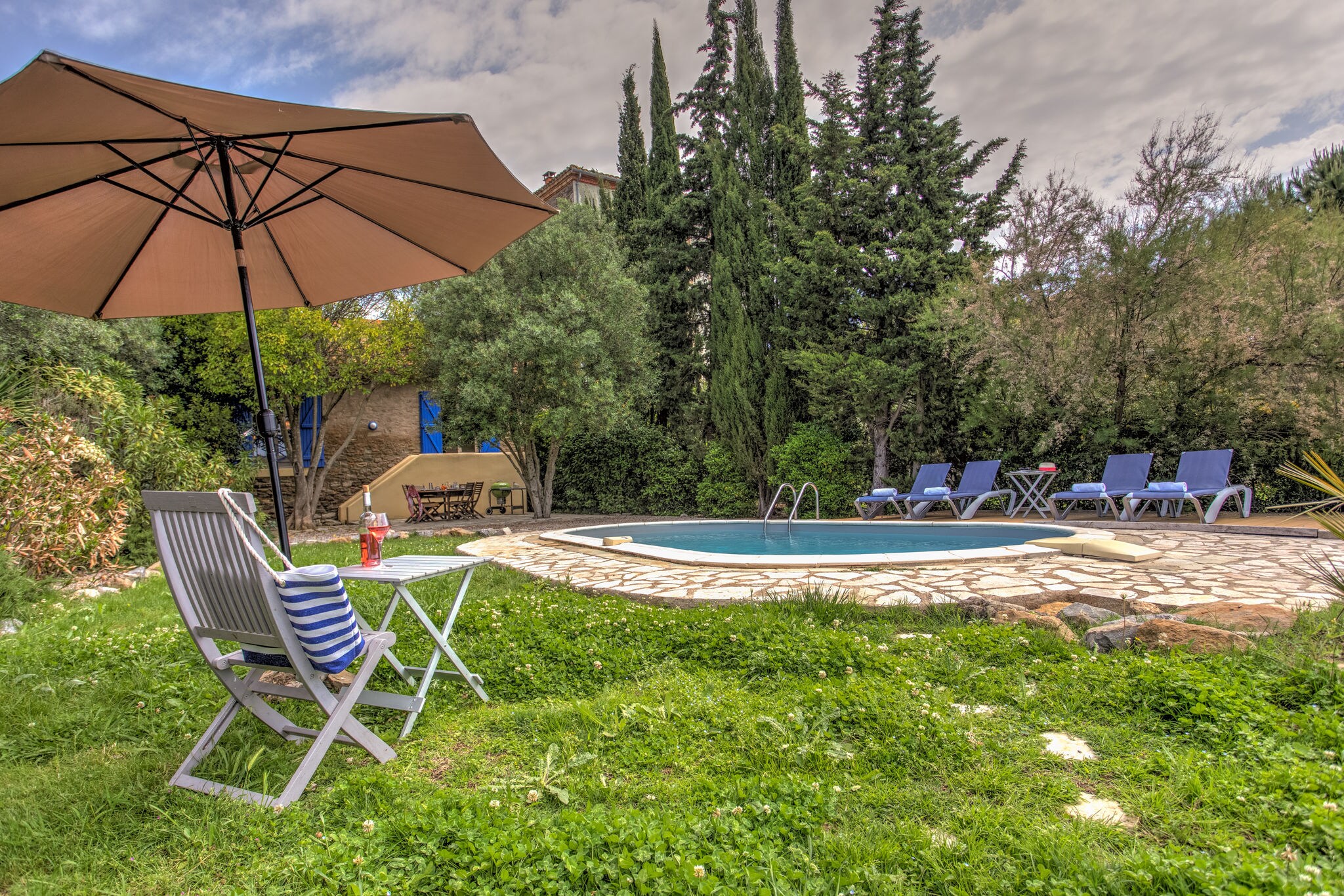 Charmante villa dicht bij Siran met een groot privézwembad