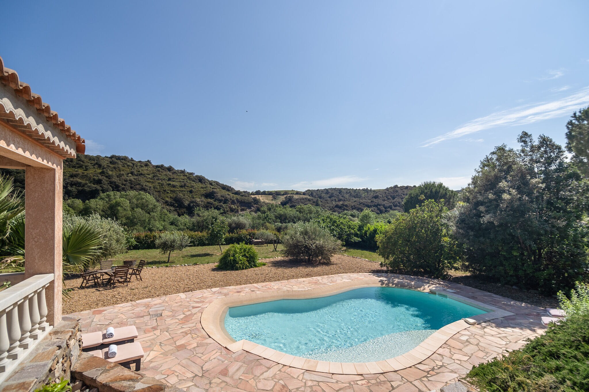 Ruime villa in Roquebrun met een zwembad