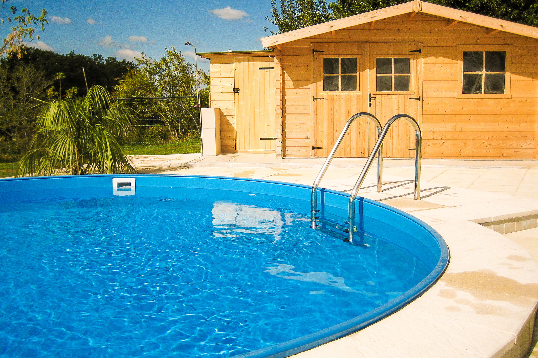 Maison ensoleillée avec piscine privée à Nadaillac-de-Rouge