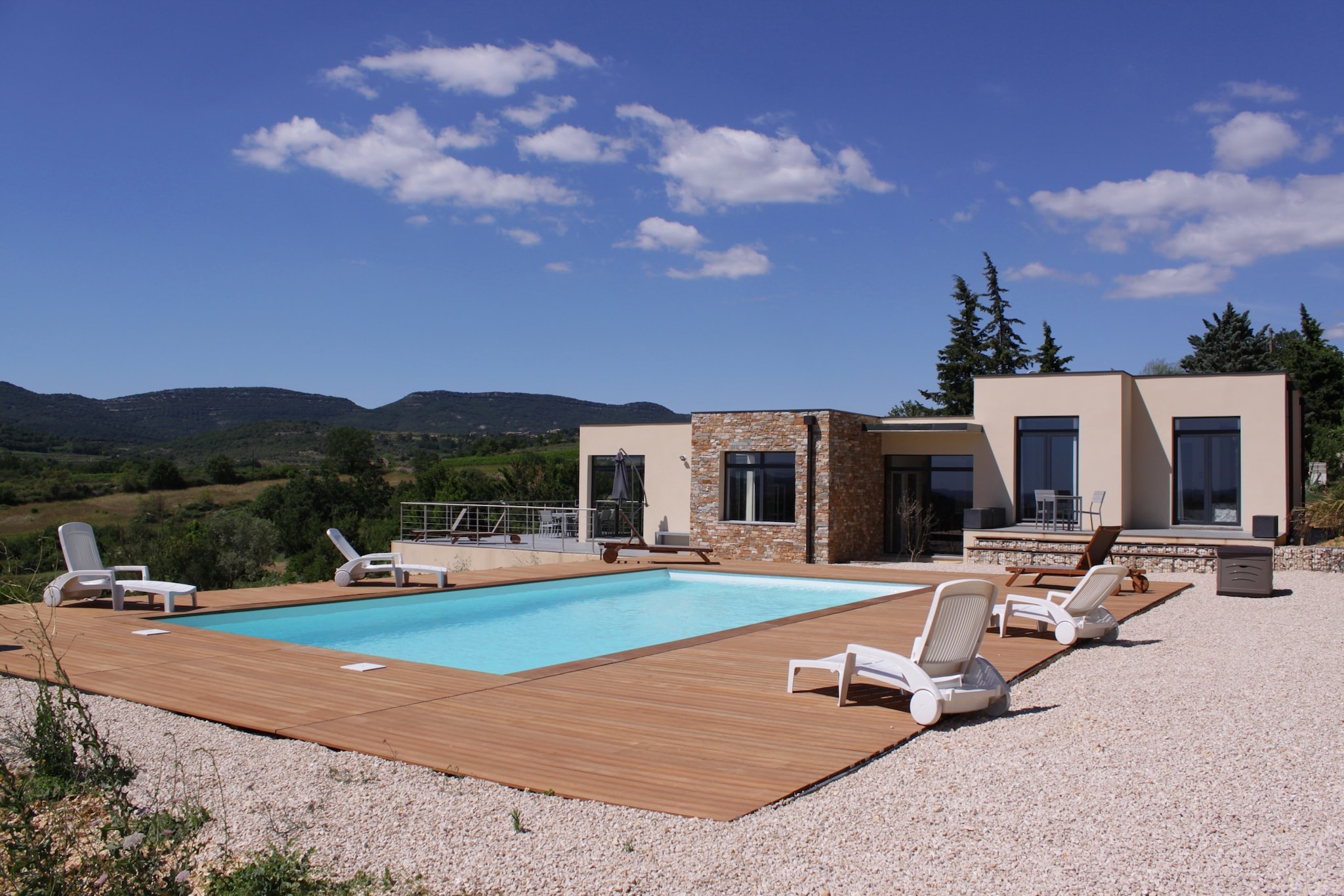 Villa moderne-Exterior in summer