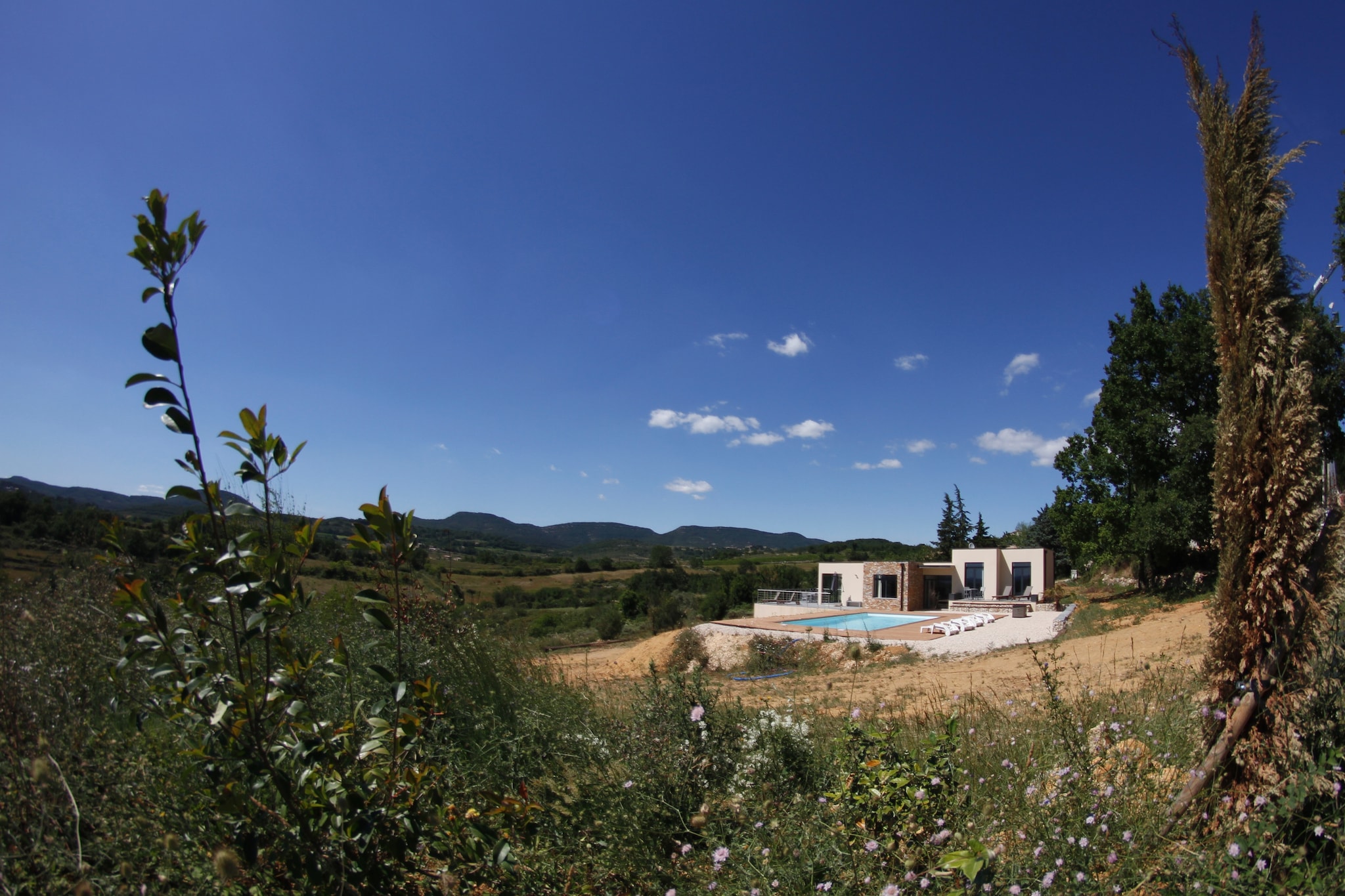 Villa moderne-View in summer