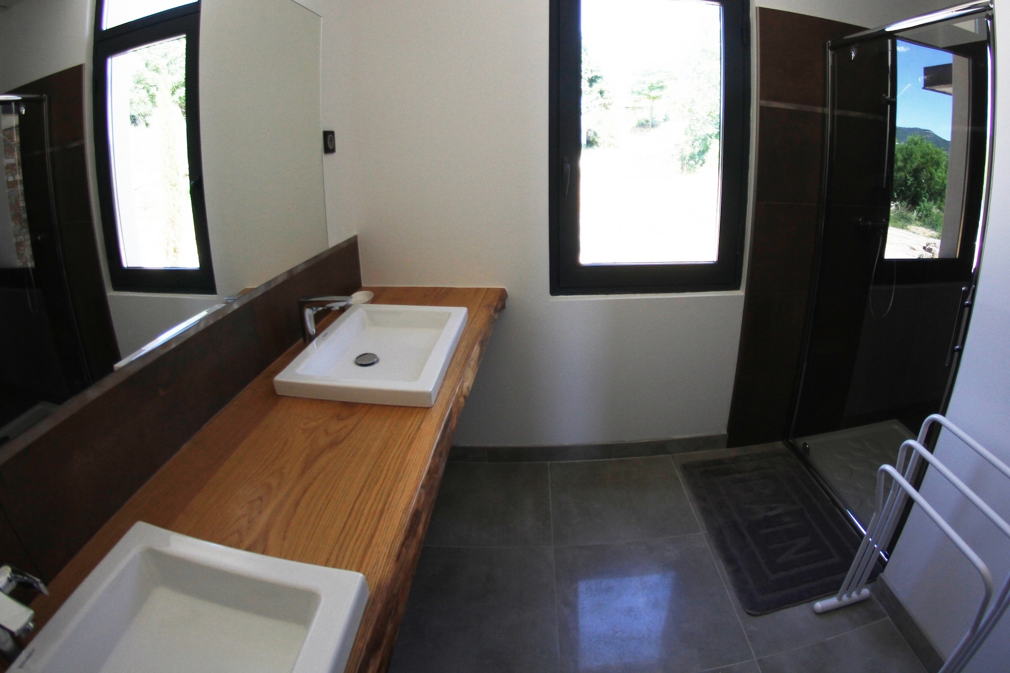 Villa moderne-Bathroom