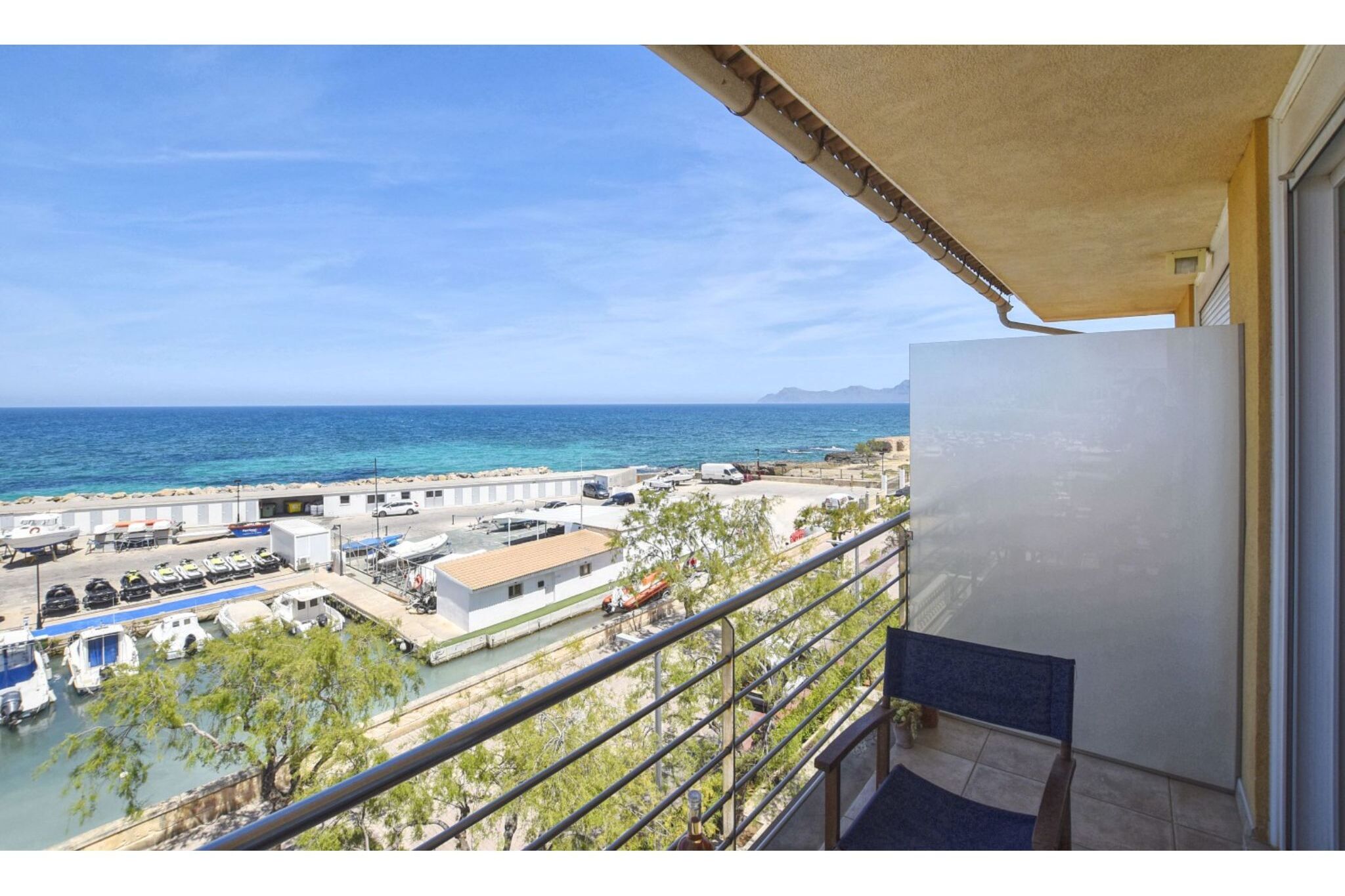 Modern appartement in Can Picafort mooi uitzicht op 50 m van strand