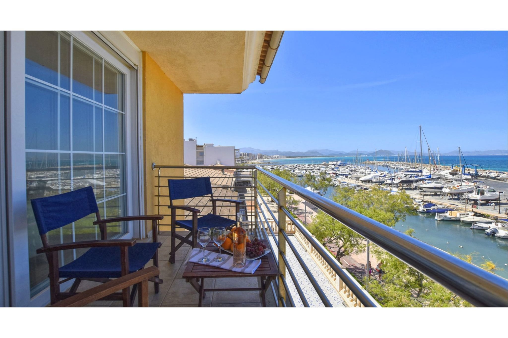 Modern apartment in Can Picafort nice view of the harbor, 50 m from the beach