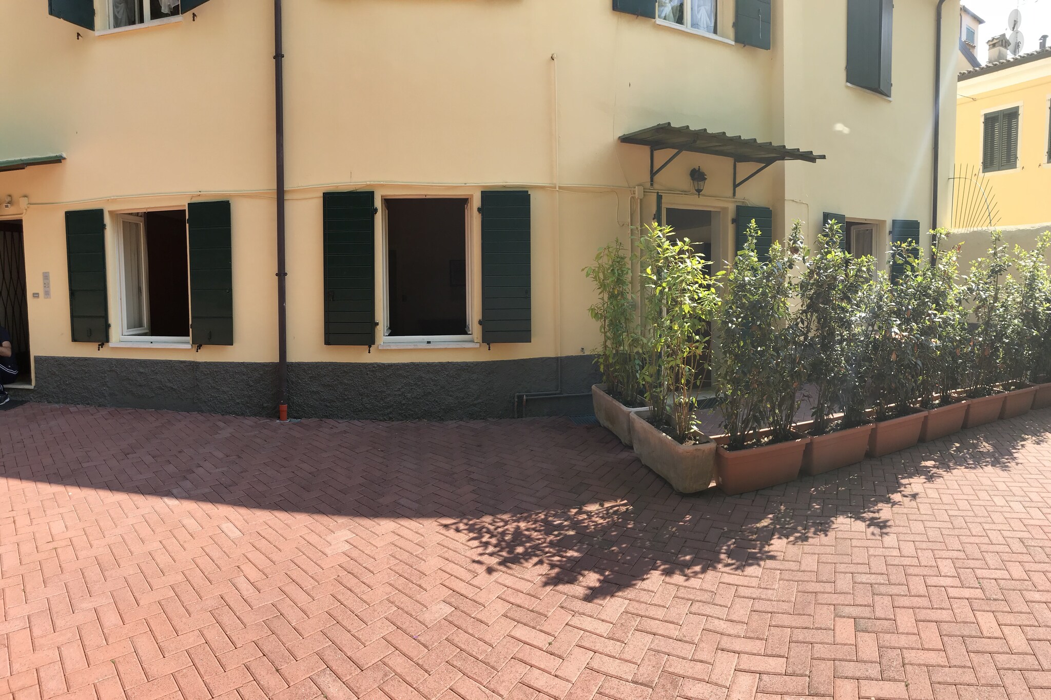 Situated near Lake Garda, this 2-bedroom apartment in Bardolino hosts 5 people comfortably. It is perfect for a family with children to spend a memorable vacation relaxing in the terrace and parasol.
Lake Garda is at a walkable distance of 100 m. You can enjoy a dip and return back refreshed. The lakeside promenade is only a few steps away. The nearby town center of Bardolino has many shops, restaurants and pizzerias. Have fun exploring the town center and the surroundings.
The house has an open kitchen equipped with modern amenities and a cozy living-dining room with single sofa bed and TV. You can cook happily in the kitchen while your kids play or enjoy movies in the living room. The terrace with furniture and the parasol gives a relaxing space to enjoy the outdoors and the fresh air. Kids have a cot and high chair to be comfortable during the stay. The home provides safe parking for the vehicles.
You can check-in between 5 – 7 PM and check-out between 9 – 10 AM.