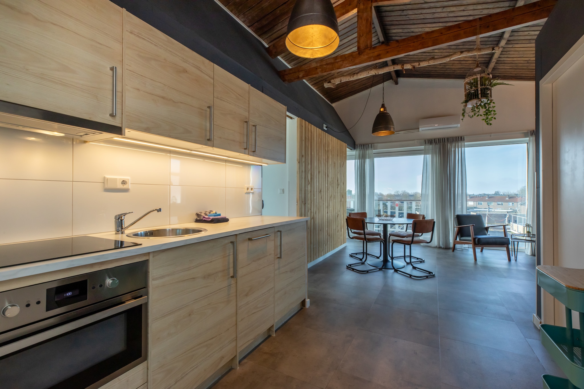 Ground floor: (Living room(TV(flatscreen, dutch television channels, german television channels, international television channels), seating area), open kitchen(hood, combination microwave, dishwasher), bedroom(single bed(boxspring), single bed(boxspring)), bedroom(single bed(boxspring), single bed(boxspring)), bathroom(shower, washbasin), toilet)\n\nbalcony, air conditioning, garden furniture, Charging post for electric cars