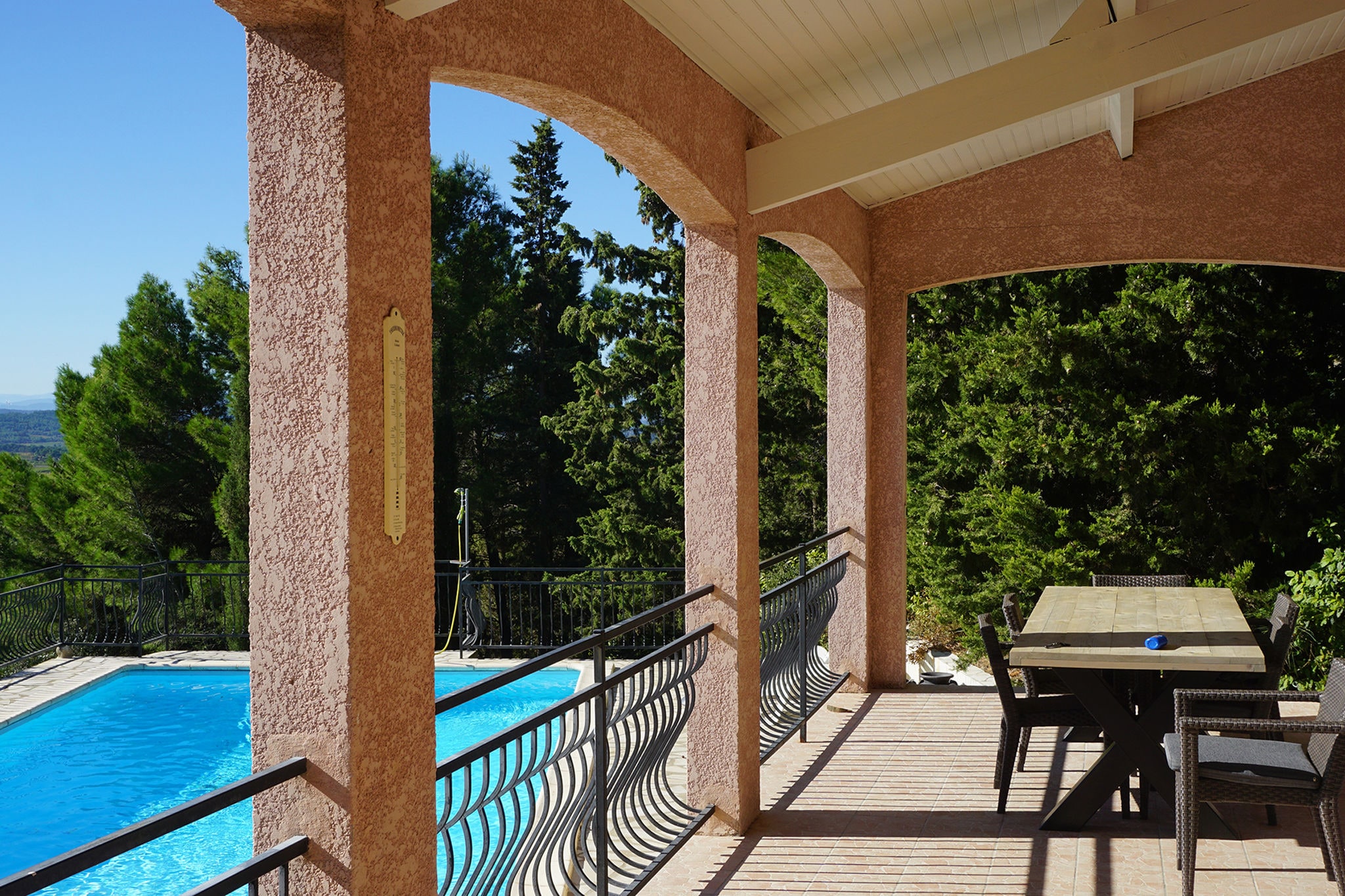 Villa met  3 suites, zwembad, fenomenaal uitzicht, op loopafstand restaurant.